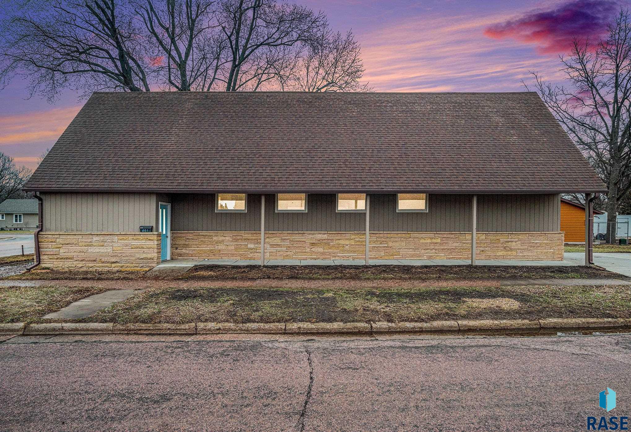 607 NE 3rd St Street, Madison, South Dakota image 1