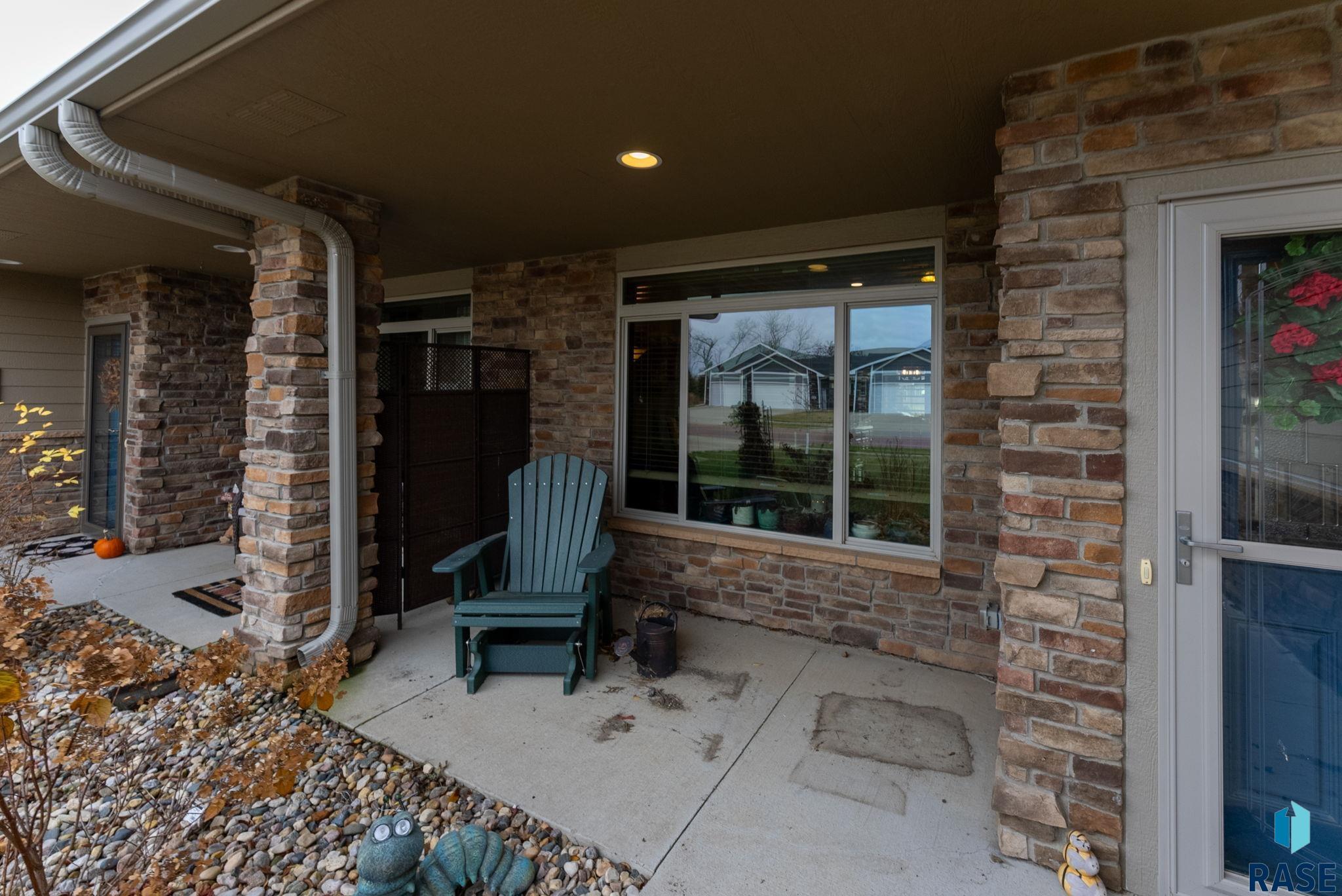 409 Meadow Cir Circle, Lennox, South Dakota image 2