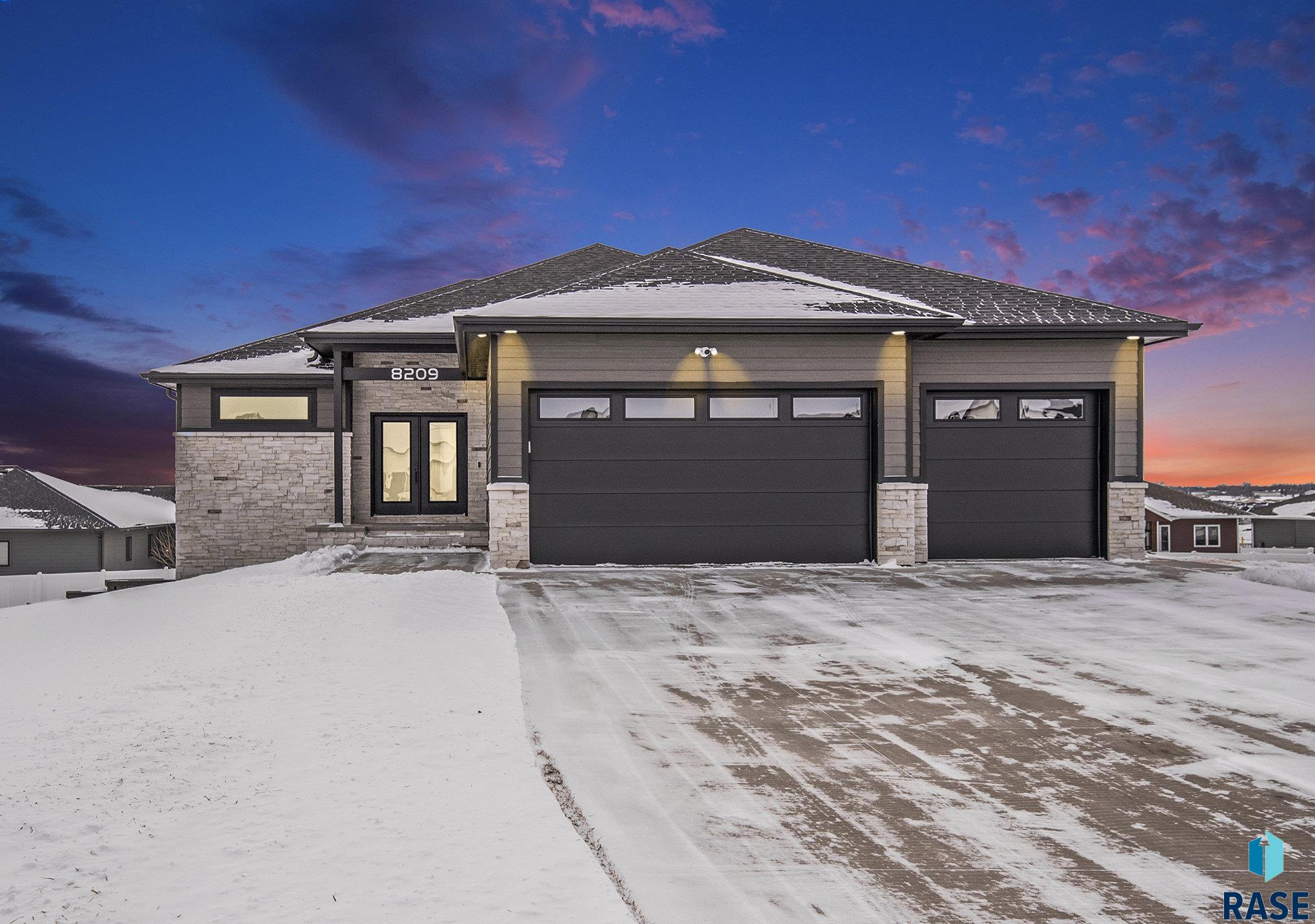 8209 E Ladyslipper Cir Circle, Sioux Falls, South Dakota image 1