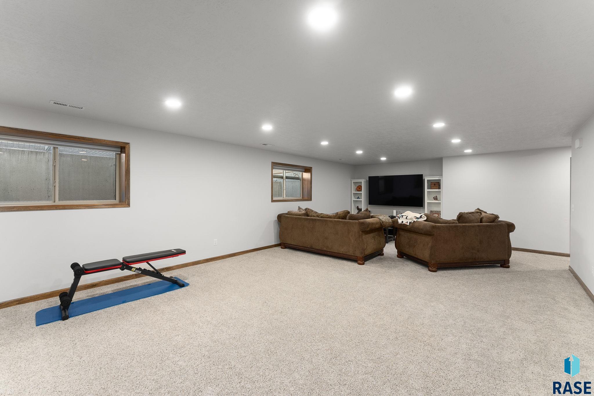 Sioux Falls, South Dakota 57108, United States, 5 Bedrooms Bedrooms, ,3 BathroomsBathrooms,Residential,Active,169311