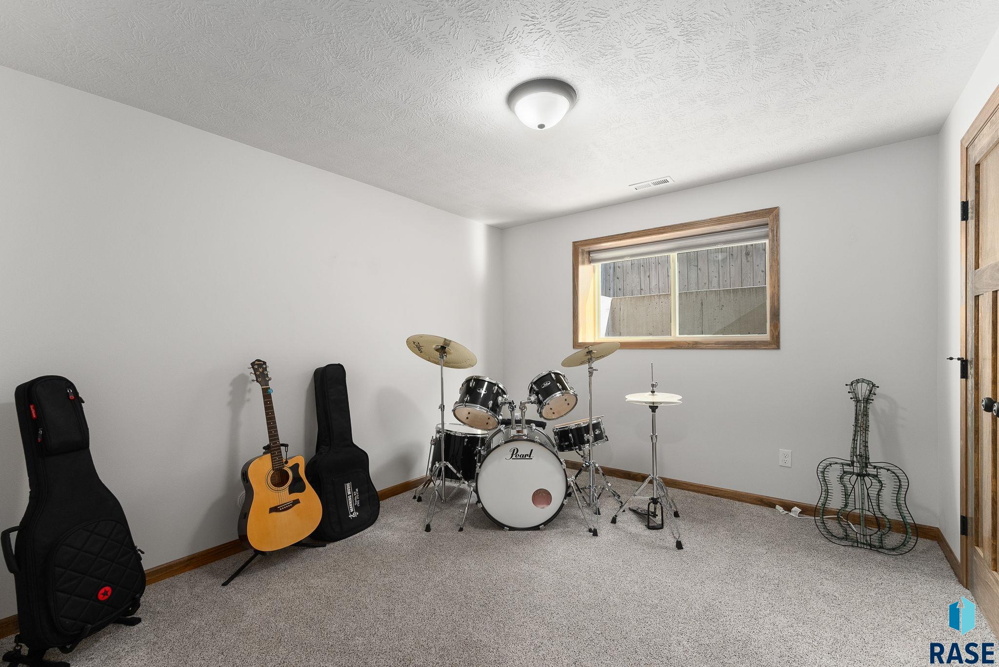 Sioux Falls, South Dakota 57108, United States, 5 Bedrooms Bedrooms, ,3 BathroomsBathrooms,Residential,Active,169311