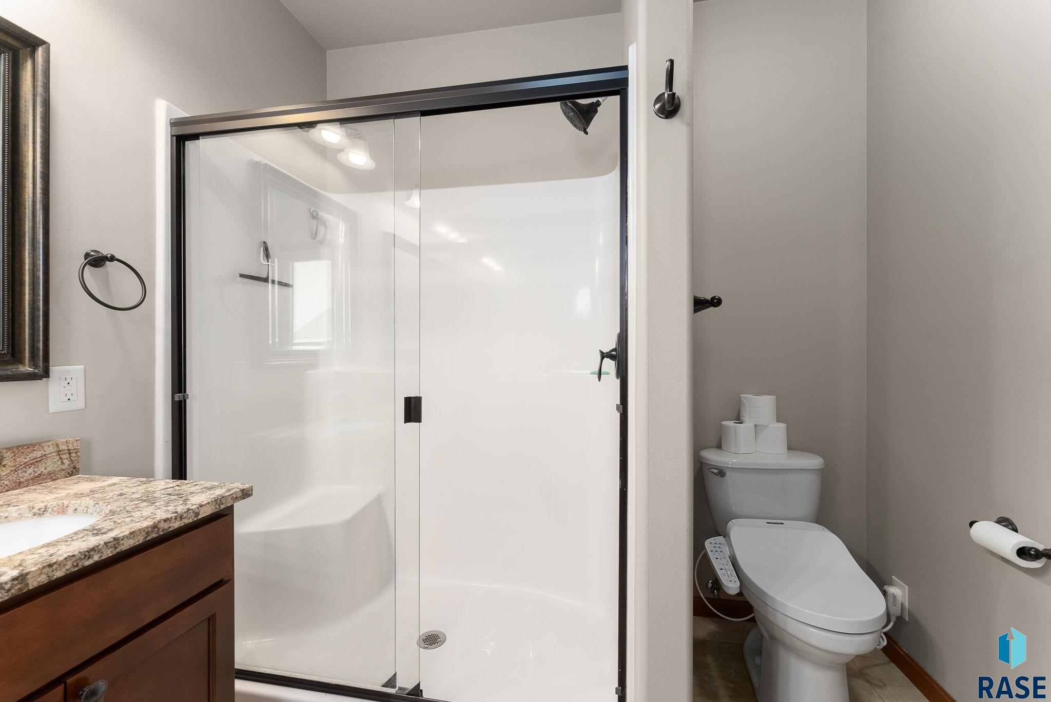 Sioux Falls, South Dakota 57108, United States, 5 Bedrooms Bedrooms, ,3 BathroomsBathrooms,Residential,Active,169311