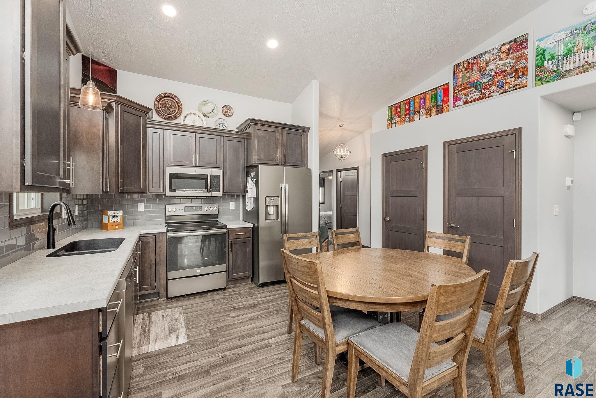 6405 W Maxwell Pl Place, Sioux Falls, South Dakota image 2