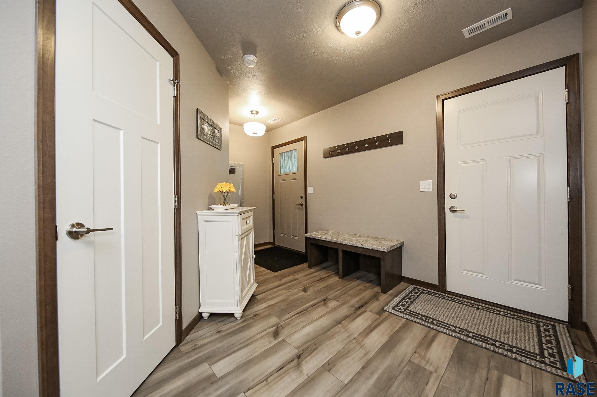 113 E Countryside Ave Avenue, Lennox, South Dakota image 2