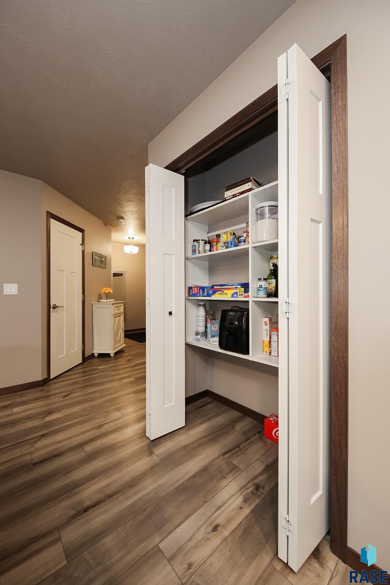 113 E Countryside Ave Avenue, Lennox, South Dakota image 6