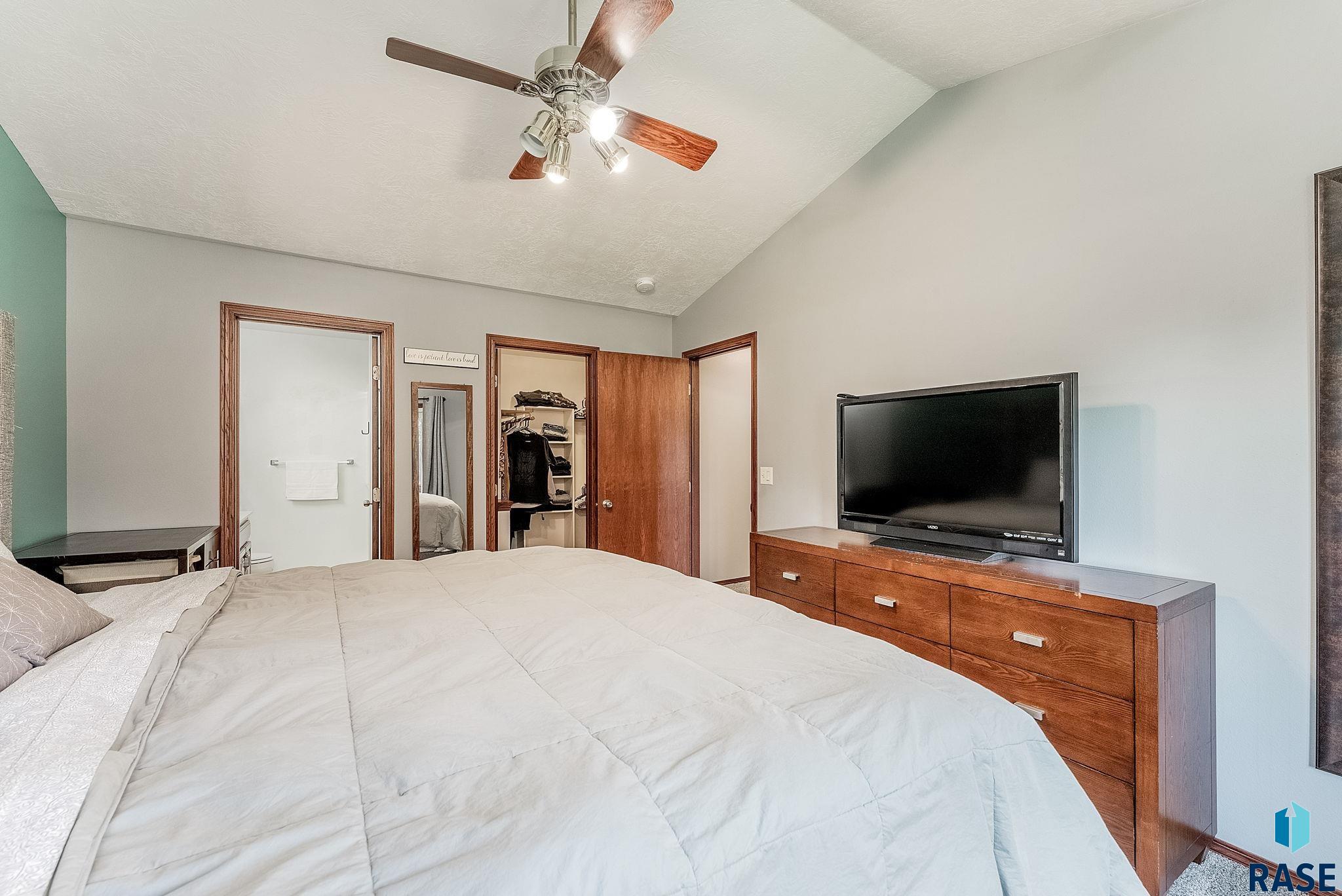 Brandon, South Dakota 57005, United States, 4 Bedrooms Bedrooms, ,3 BathroomsBathrooms,Residential,Active,181214