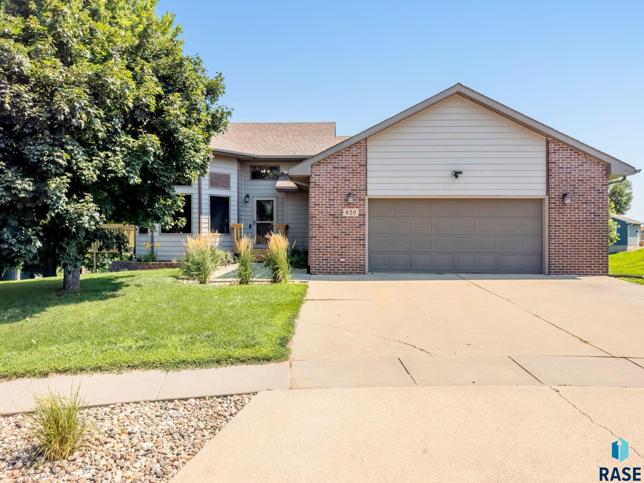 Brandon, South Dakota 57005, United States, 4 Bedrooms Bedrooms, ,3 BathroomsBathrooms,Residential,Active,181214