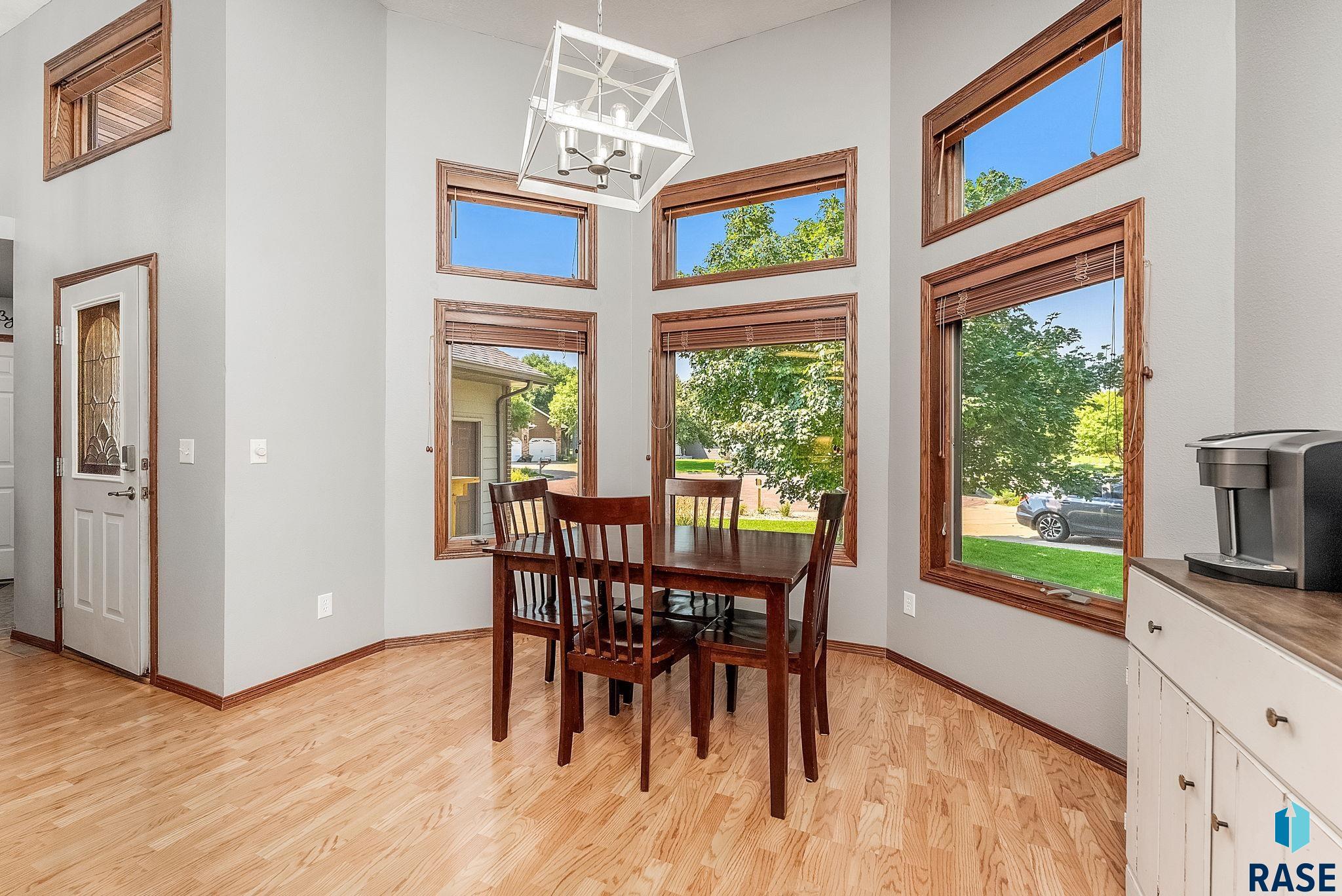 Brandon, South Dakota 57005, United States, 4 Bedrooms Bedrooms, ,3 BathroomsBathrooms,Residential,Active,181214