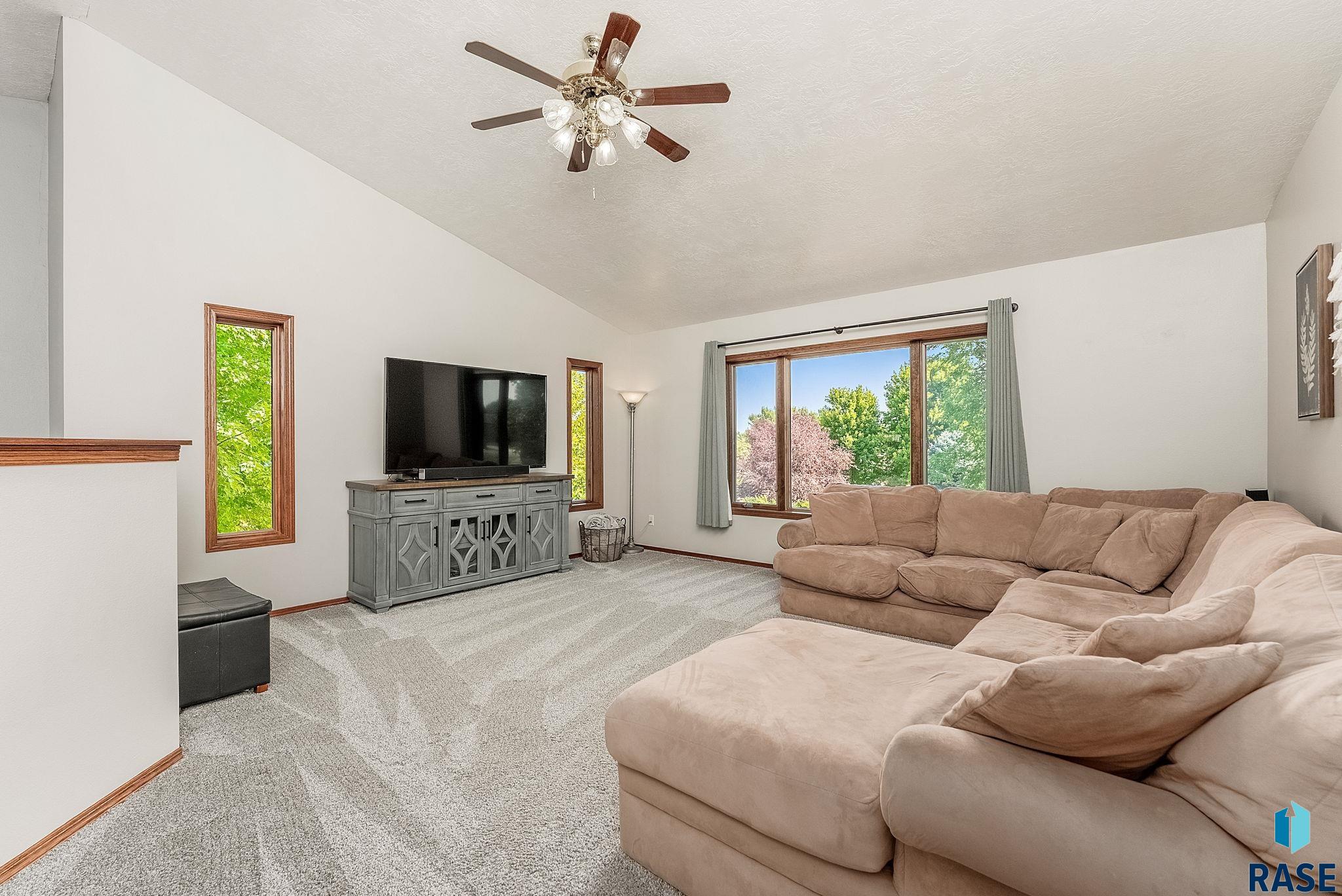 Brandon, South Dakota 57005, United States, 4 Bedrooms Bedrooms, ,3 BathroomsBathrooms,Residential,Active,181214