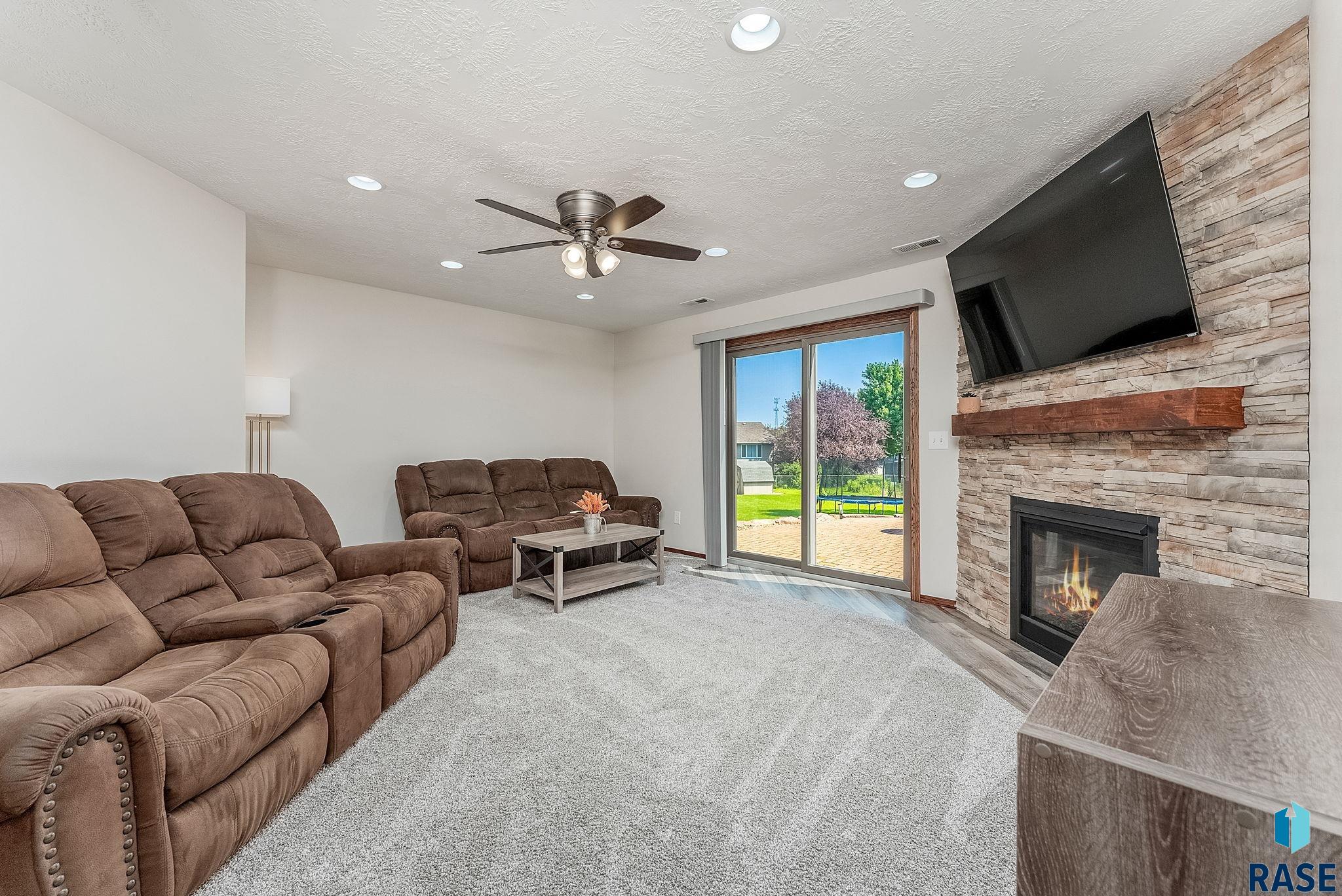 Brandon, South Dakota 57005, United States, 4 Bedrooms Bedrooms, ,3 BathroomsBathrooms,Residential,Active,181214