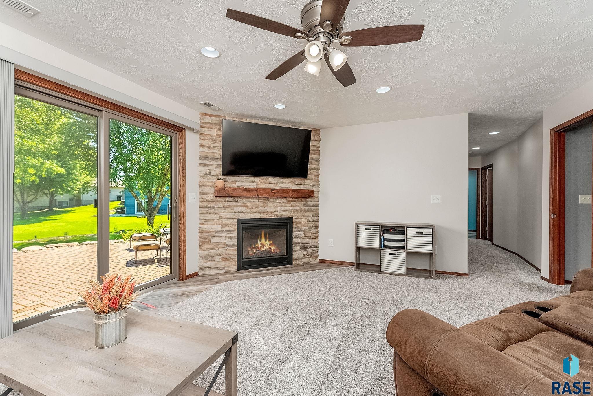 Brandon, South Dakota 57005, United States, 4 Bedrooms Bedrooms, ,3 BathroomsBathrooms,Residential,Active,181214