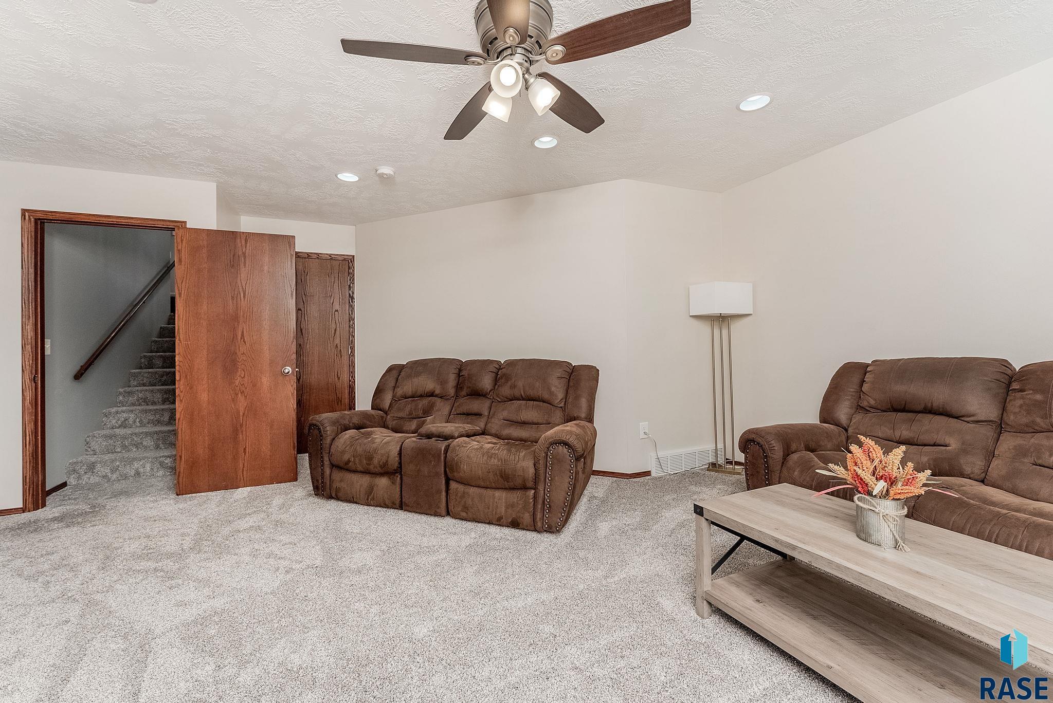 Brandon, South Dakota 57005, United States, 4 Bedrooms Bedrooms, ,3 BathroomsBathrooms,Residential,Active,181214