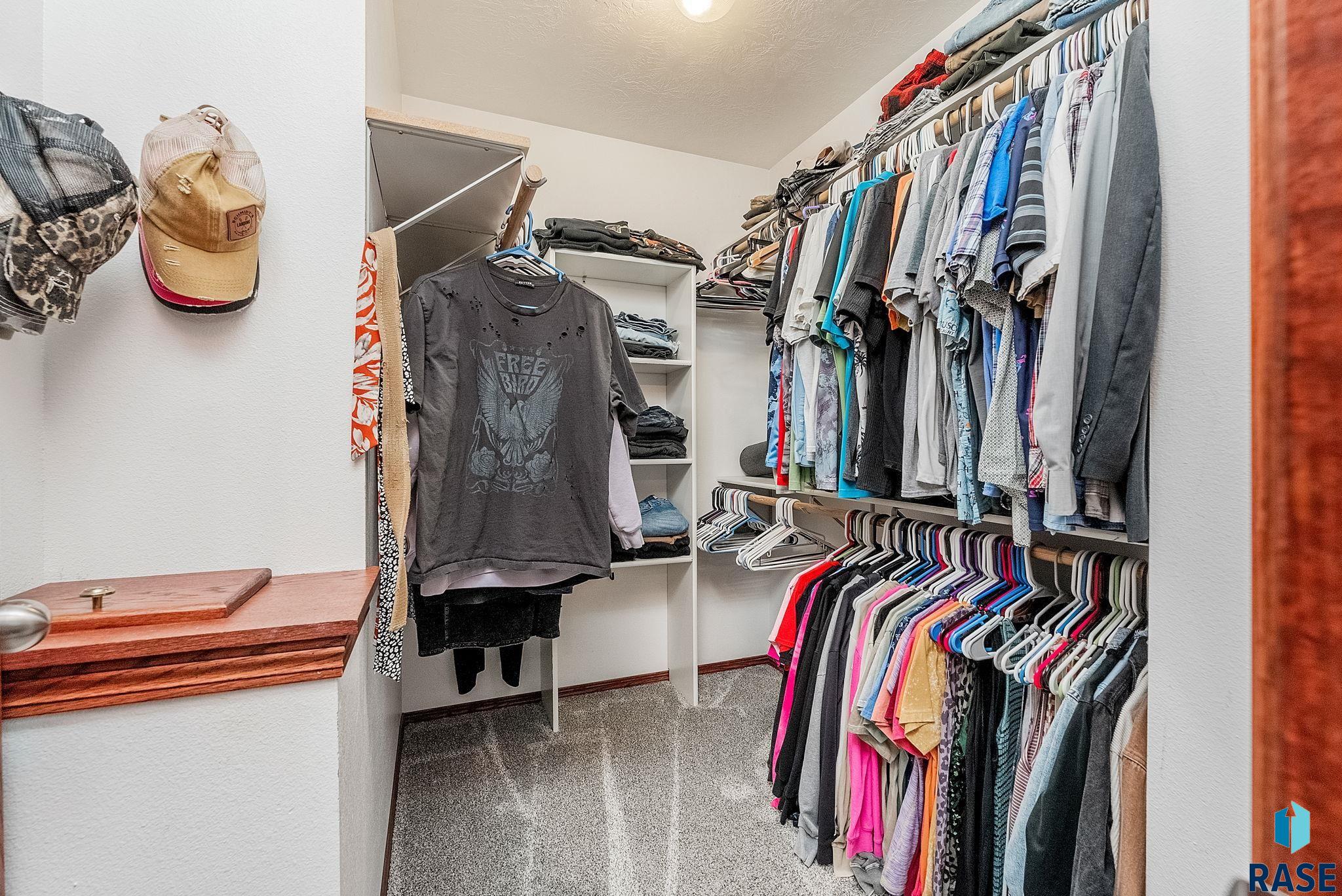 Brandon, South Dakota 57005, United States, 4 Bedrooms Bedrooms, ,3 BathroomsBathrooms,Residential,Active,181214