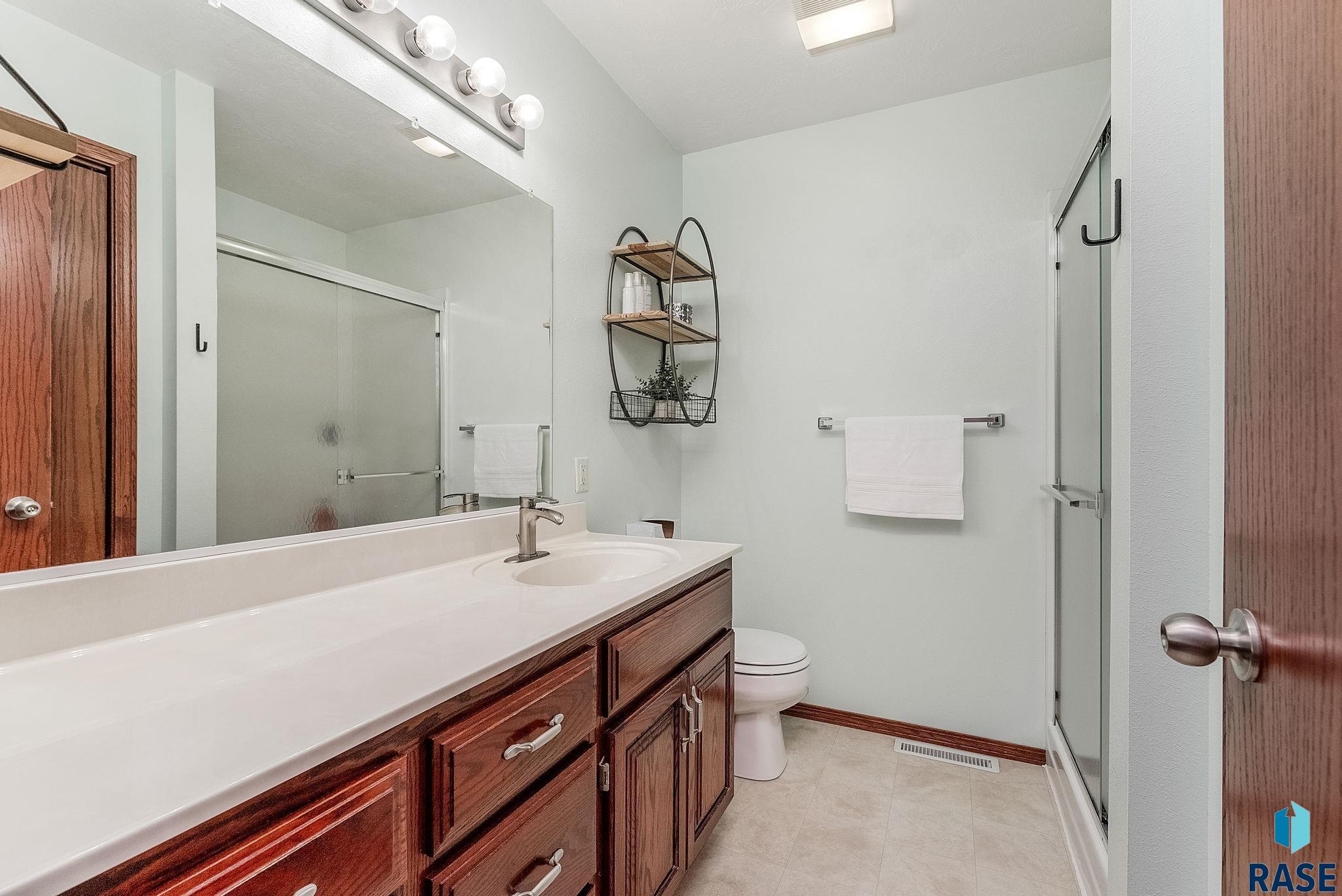 Brandon, South Dakota 57005, United States, 4 Bedrooms Bedrooms, ,3 BathroomsBathrooms,Residential,Active,181214