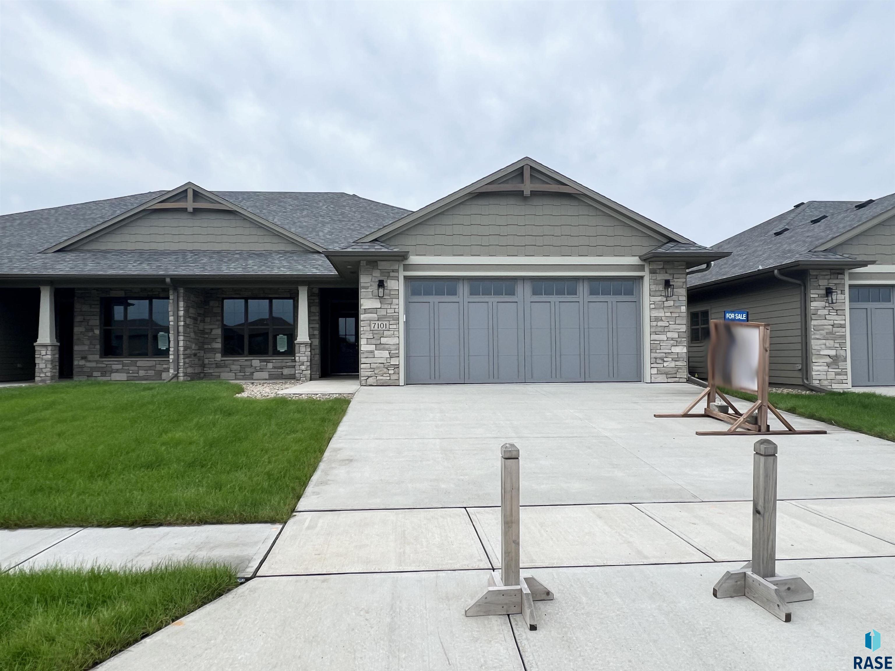 7101 E Copper Stone Cir Circle, Sioux Falls, South Dakota image 1