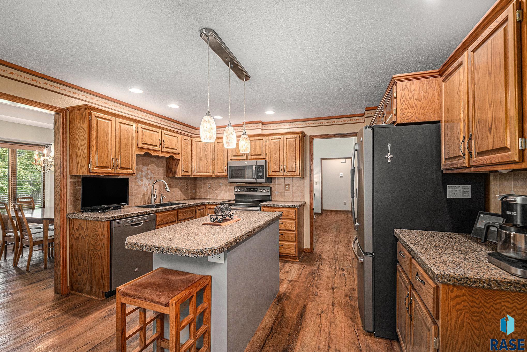 Sioux Falls, South Dakota 57106, United States, 4 Bedrooms Bedrooms, ,3 BathroomsBathrooms,Residential,Active,217905