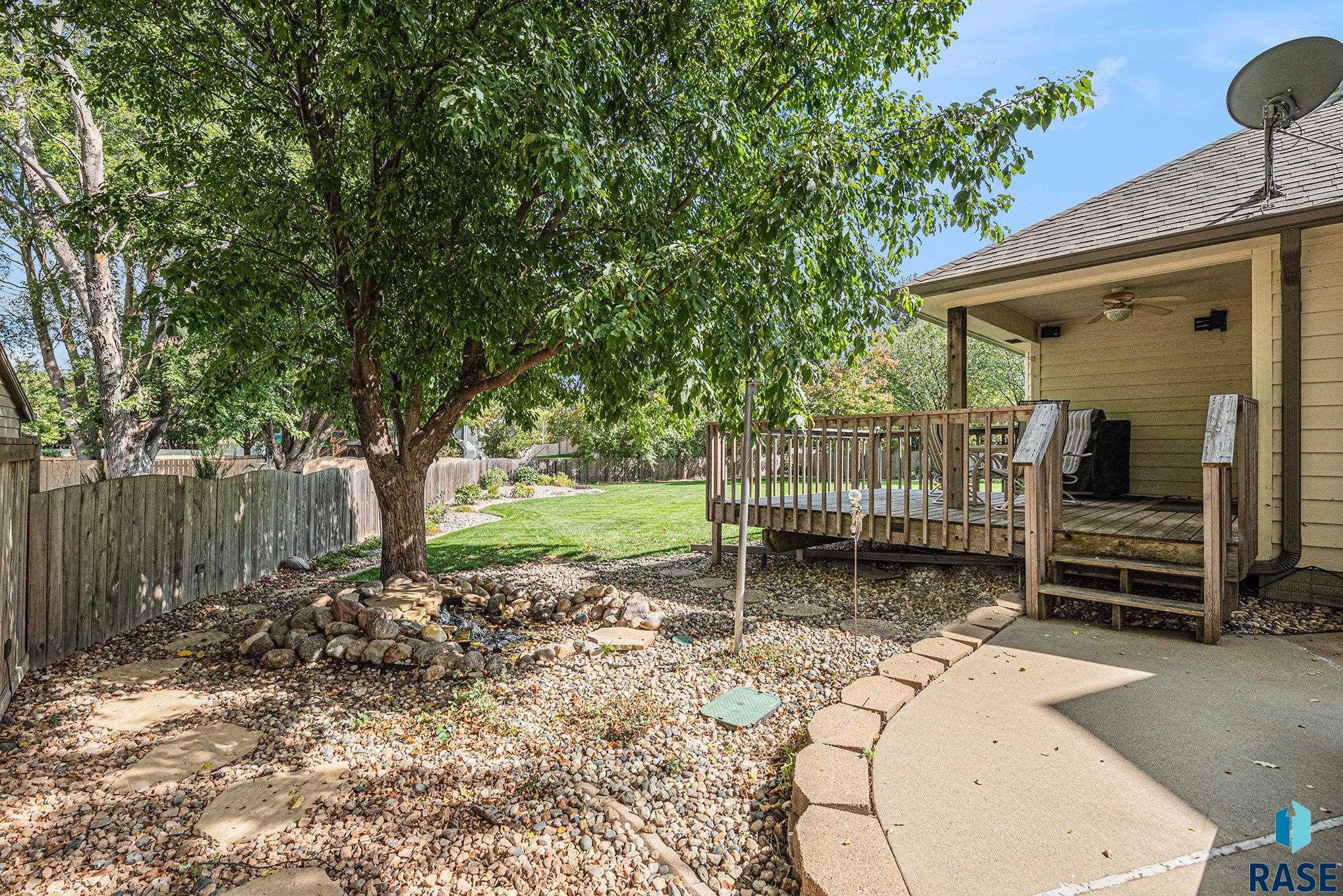 Sioux Falls, South Dakota 57106, United States, 4 Bedrooms Bedrooms, ,3 BathroomsBathrooms,Residential,Active,217905