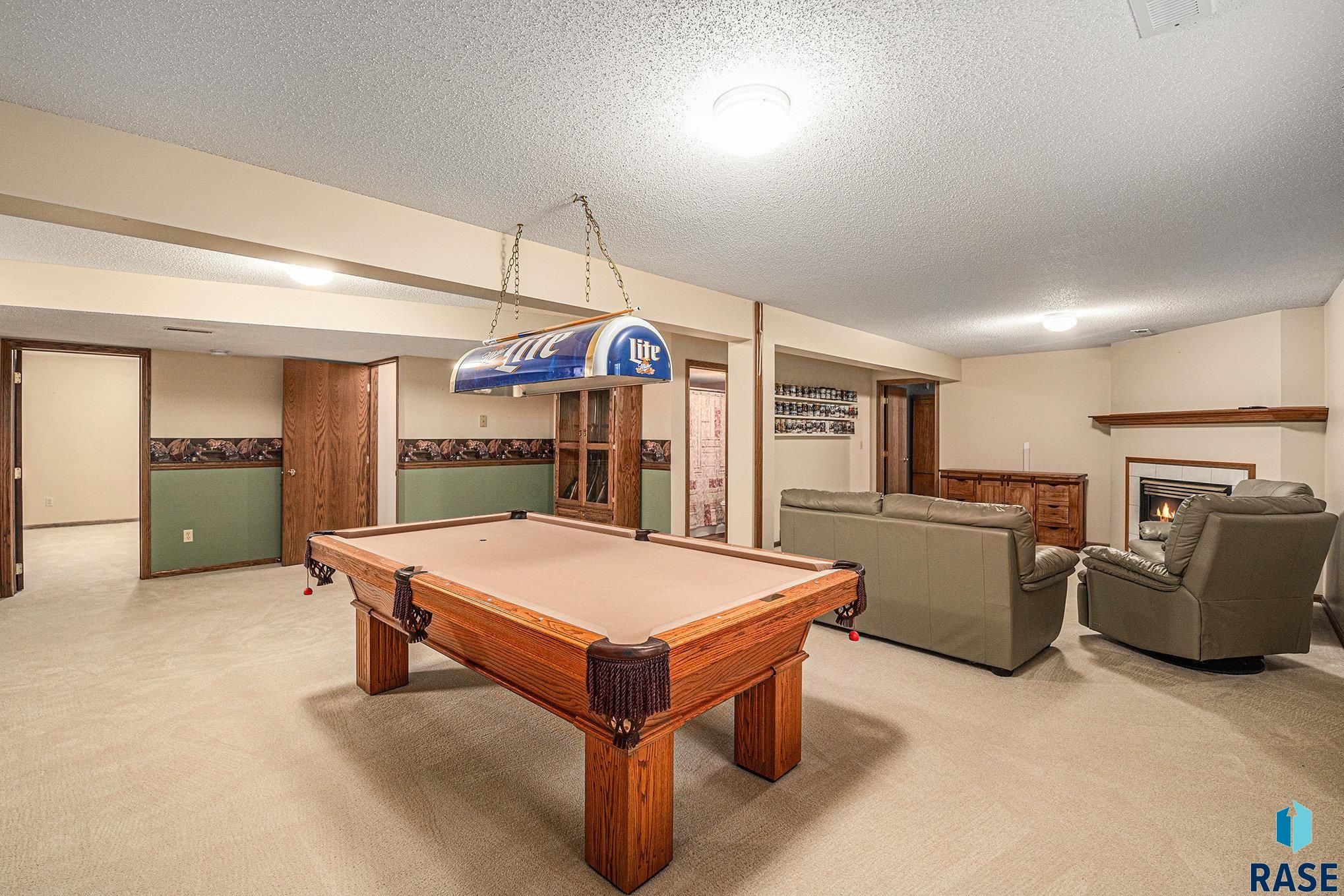 Sioux Falls, South Dakota 57106, United States, 4 Bedrooms Bedrooms, ,3 BathroomsBathrooms,Residential,Active,217905