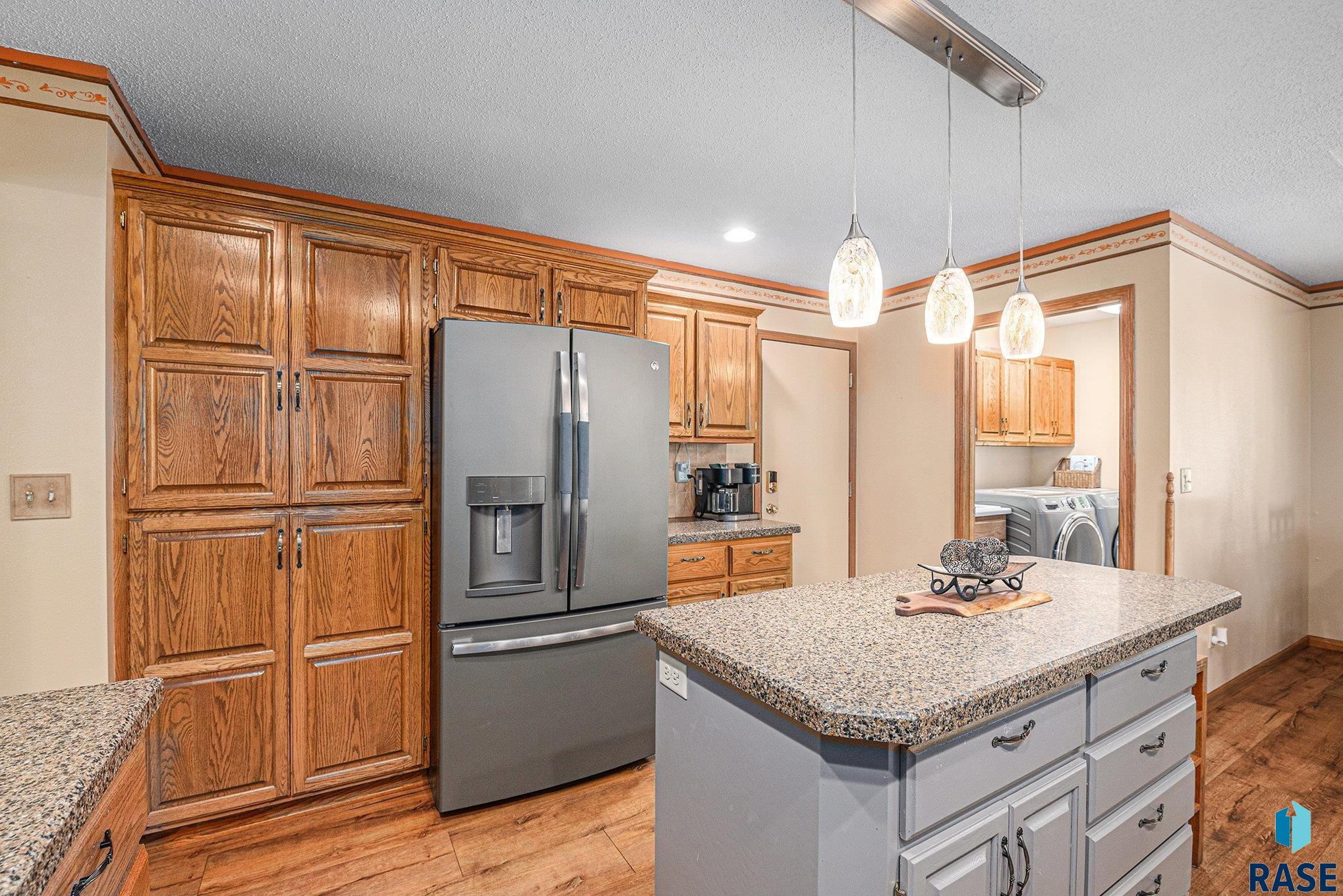 Sioux Falls, South Dakota 57106, United States, 4 Bedrooms Bedrooms, ,3 BathroomsBathrooms,Residential,Active,217905