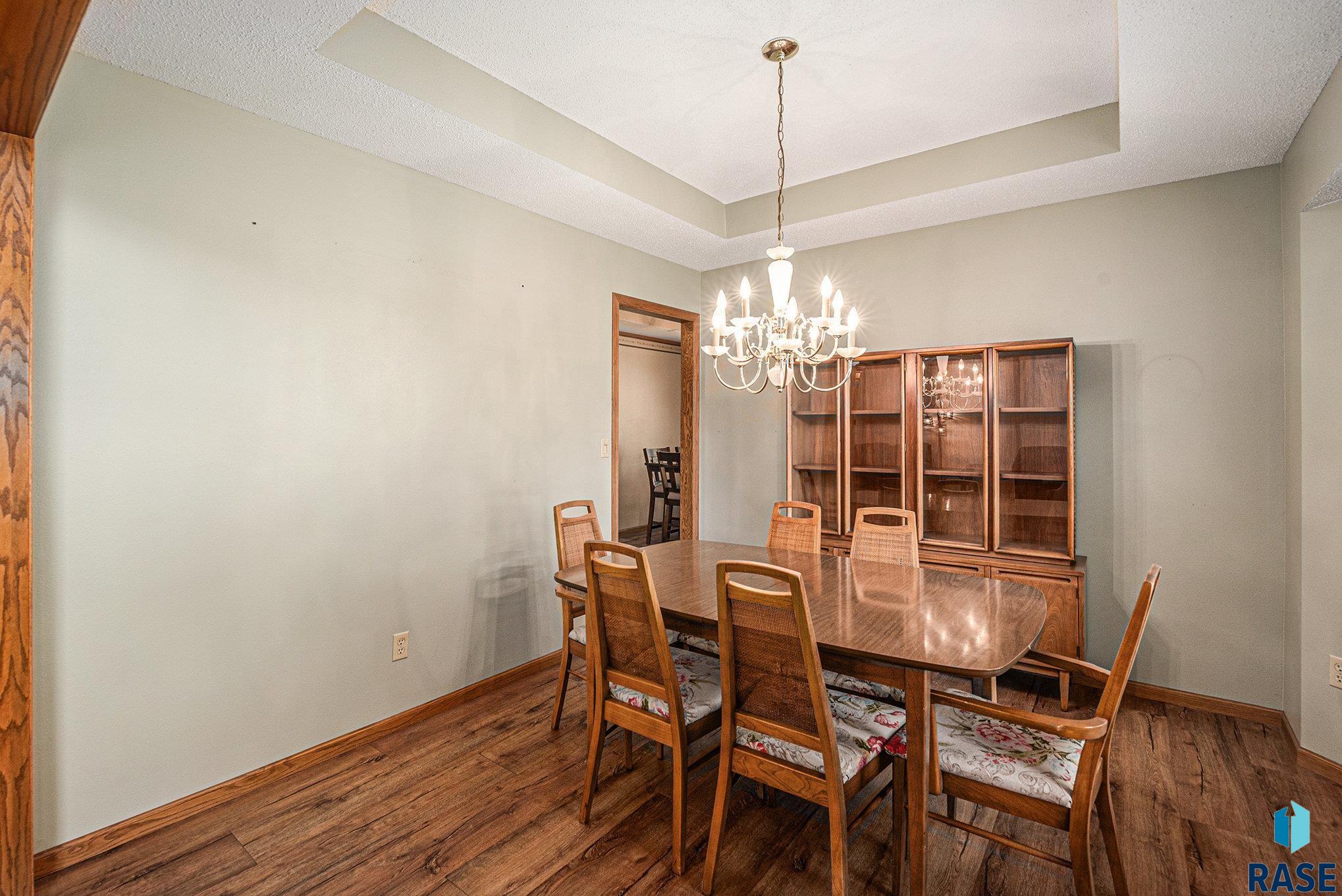 Sioux Falls, South Dakota 57106, United States, 4 Bedrooms Bedrooms, ,3 BathroomsBathrooms,Residential,Active,217905