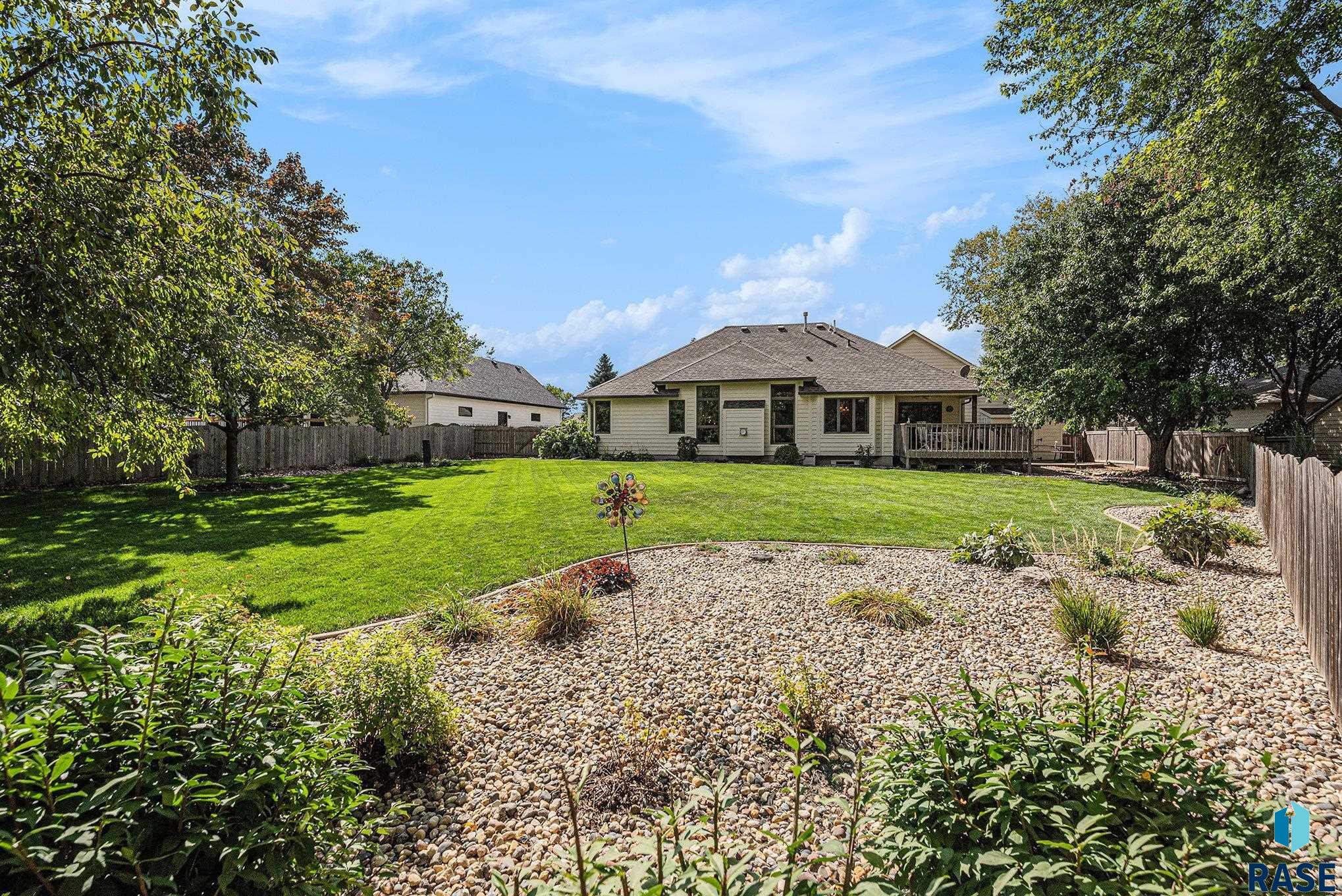 Sioux Falls, South Dakota 57106, United States, 4 Bedrooms Bedrooms, ,3 BathroomsBathrooms,Residential,Active,217905