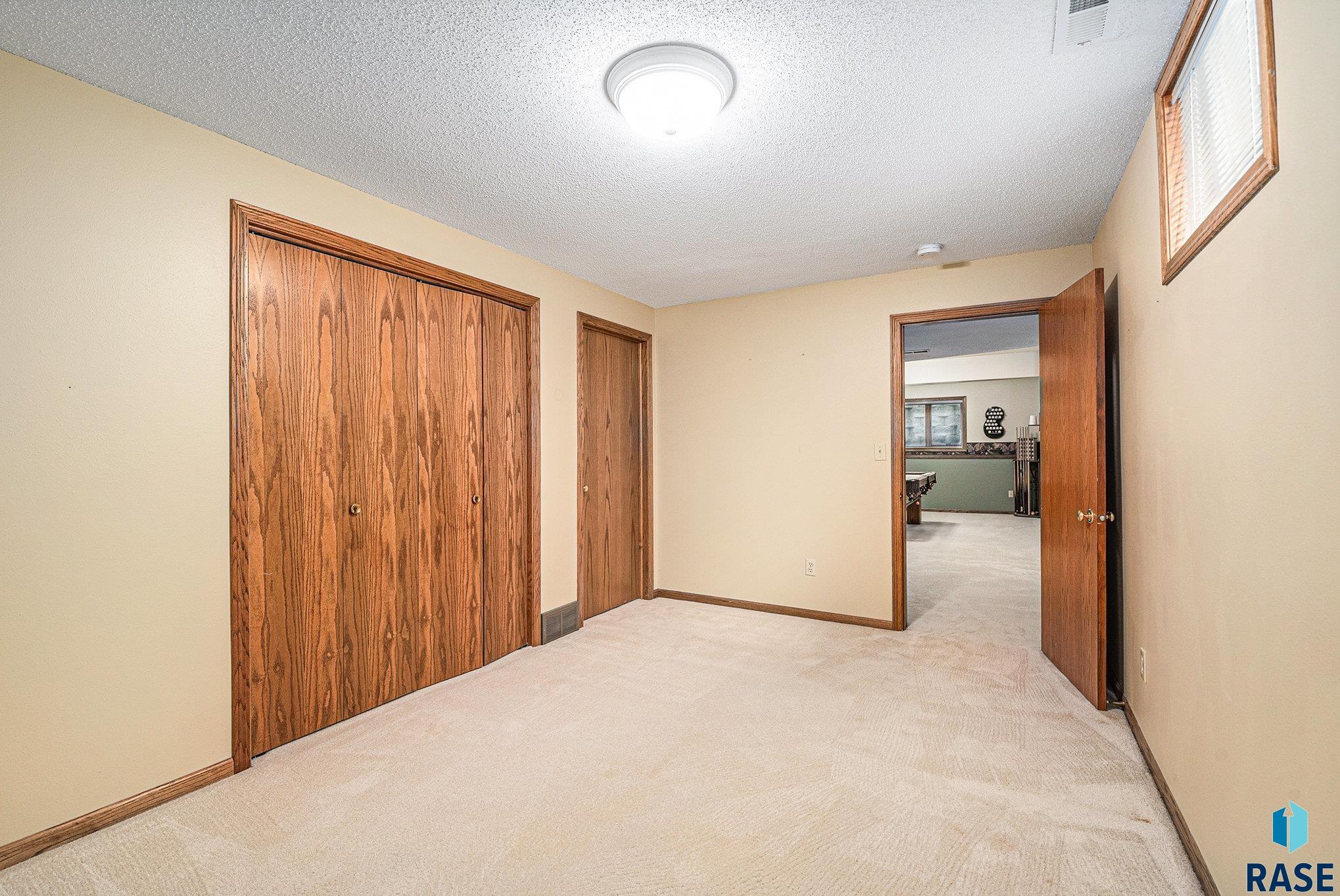 Sioux Falls, South Dakota 57106, United States, 4 Bedrooms Bedrooms, ,3 BathroomsBathrooms,Residential,Active,217905