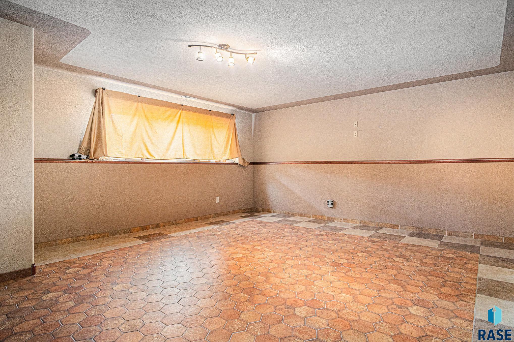 5616 S Kerry Ave Avenue, Sioux Falls, New Jersey image 29