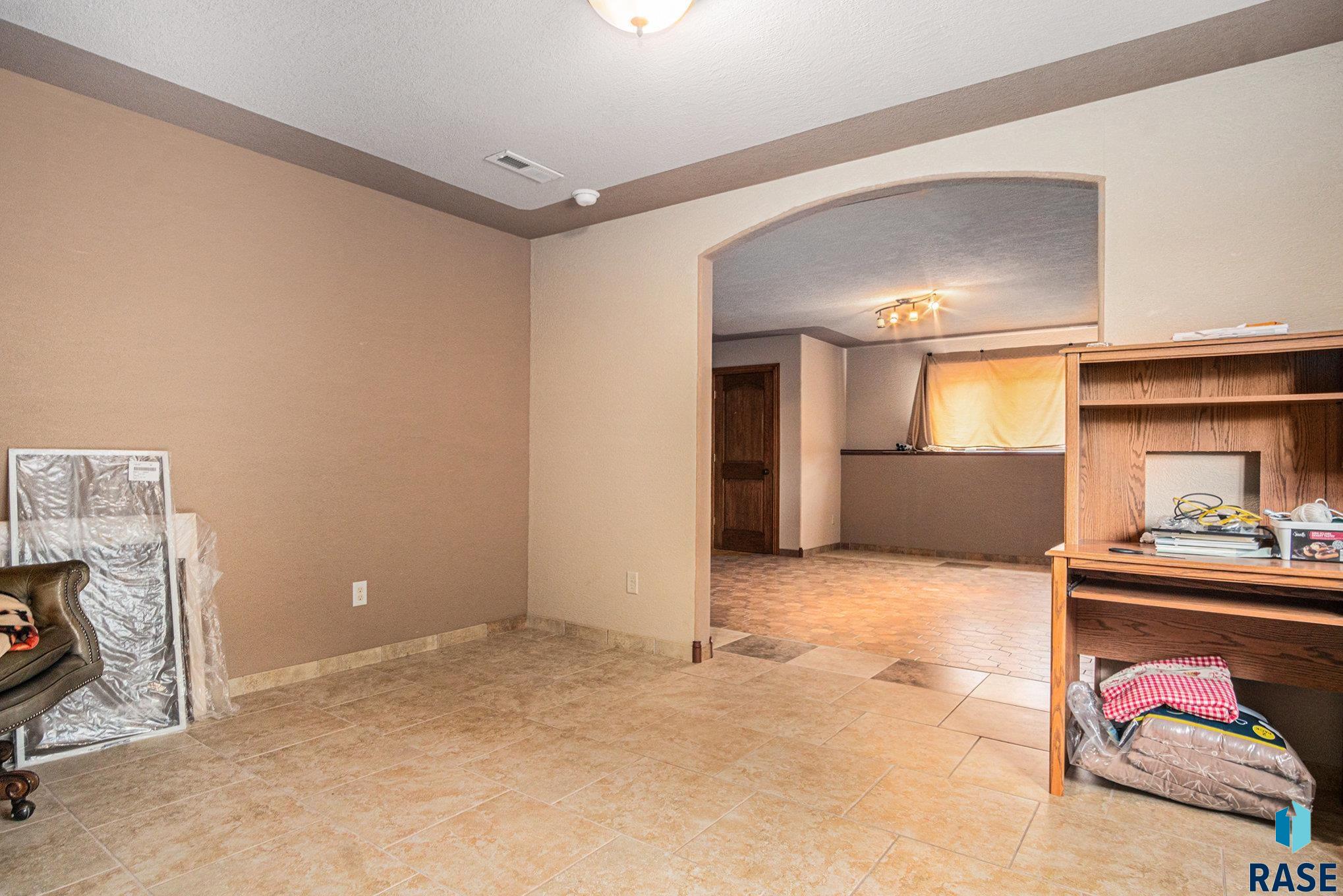 5616 S Kerry Ave Avenue, Sioux Falls, New Jersey image 32