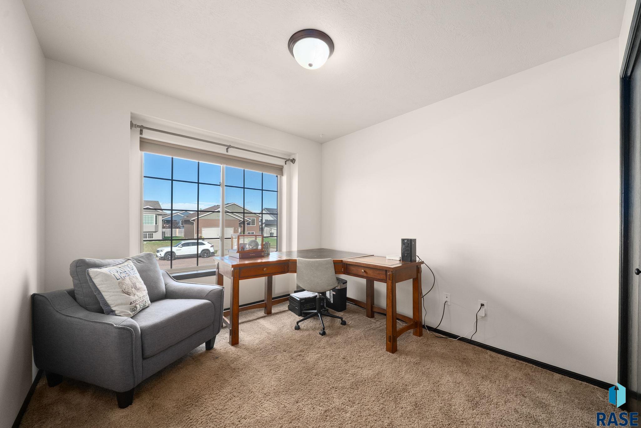 Sioux Falls, South Dakota 57106, United States, 3 Bedrooms Bedrooms, ,2 BathroomsBathrooms,Residential,Pending,213695