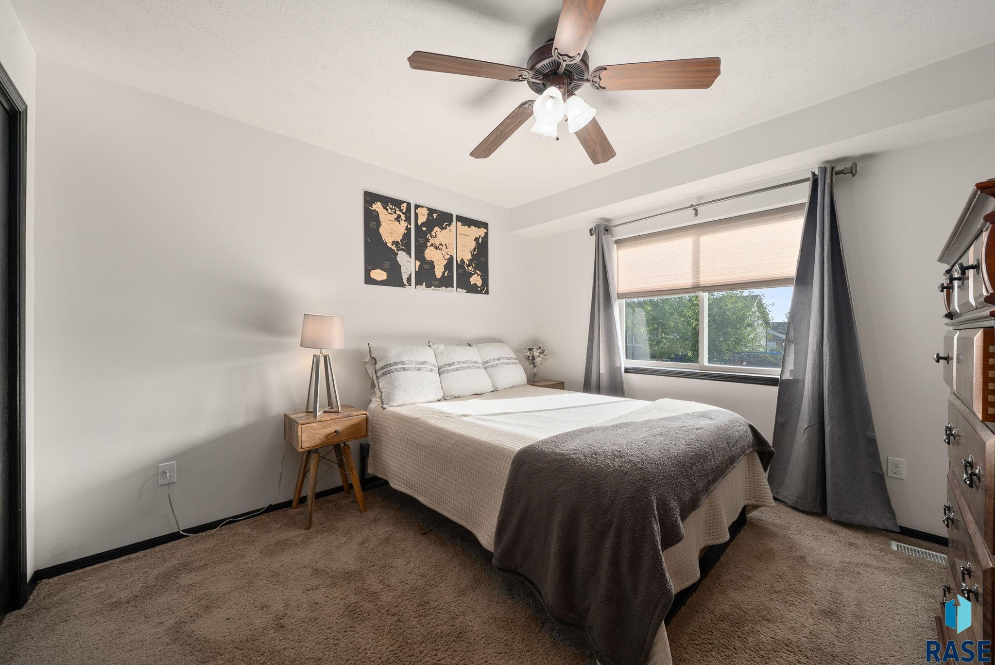 Sioux Falls, South Dakota 57106, United States, 3 Bedrooms Bedrooms, ,2 BathroomsBathrooms,Residential,Pending,213695