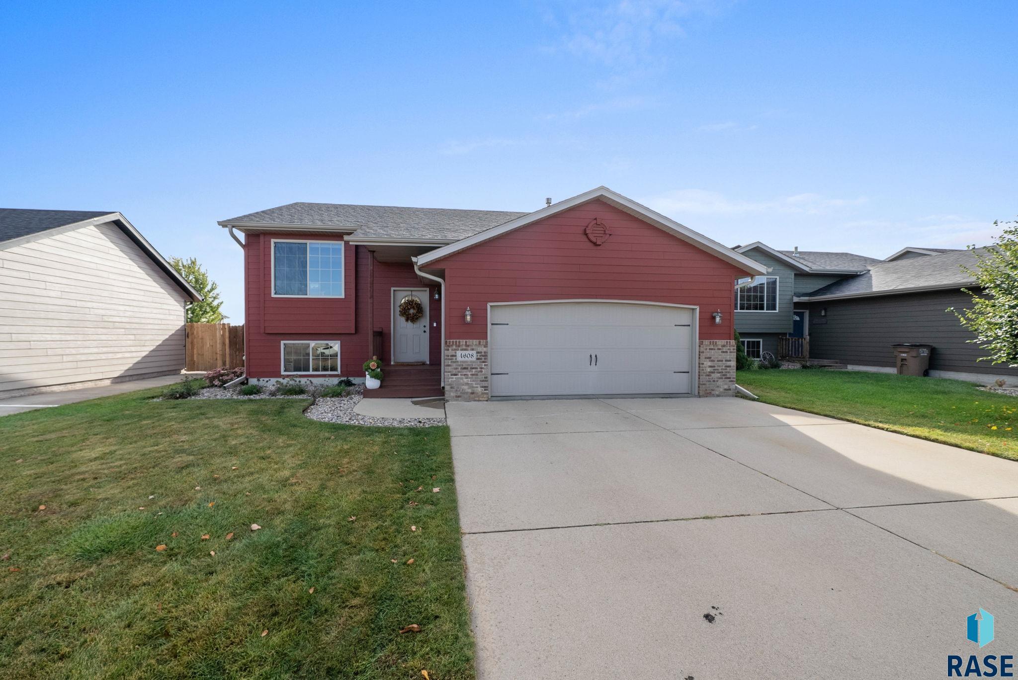 Sioux Falls, South Dakota 57106, United States, 3 Bedrooms Bedrooms, ,2 BathroomsBathrooms,Residential,Pending,213695