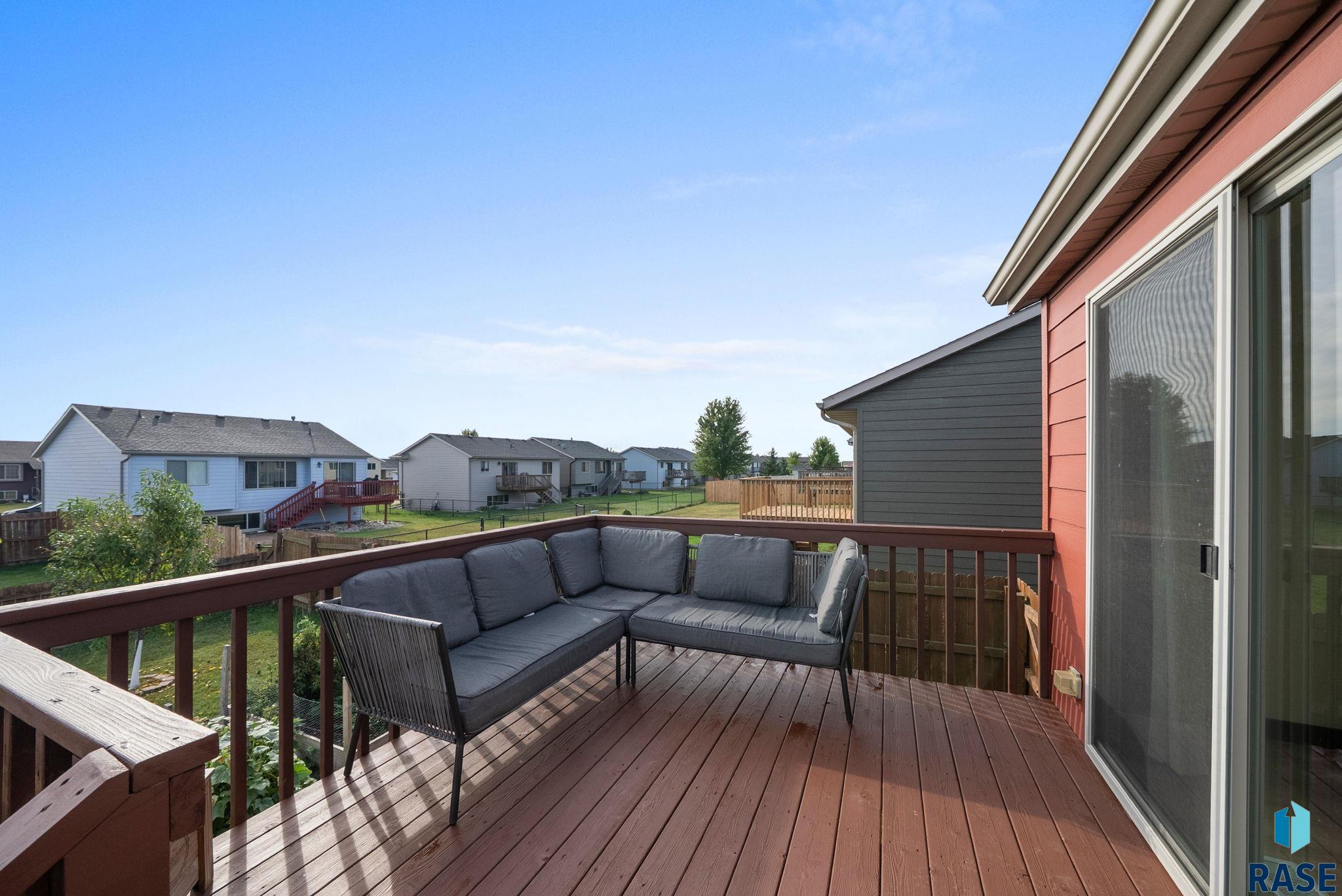 Sioux Falls, South Dakota 57106, United States, 3 Bedrooms Bedrooms, ,2 BathroomsBathrooms,Residential,Pending,213695