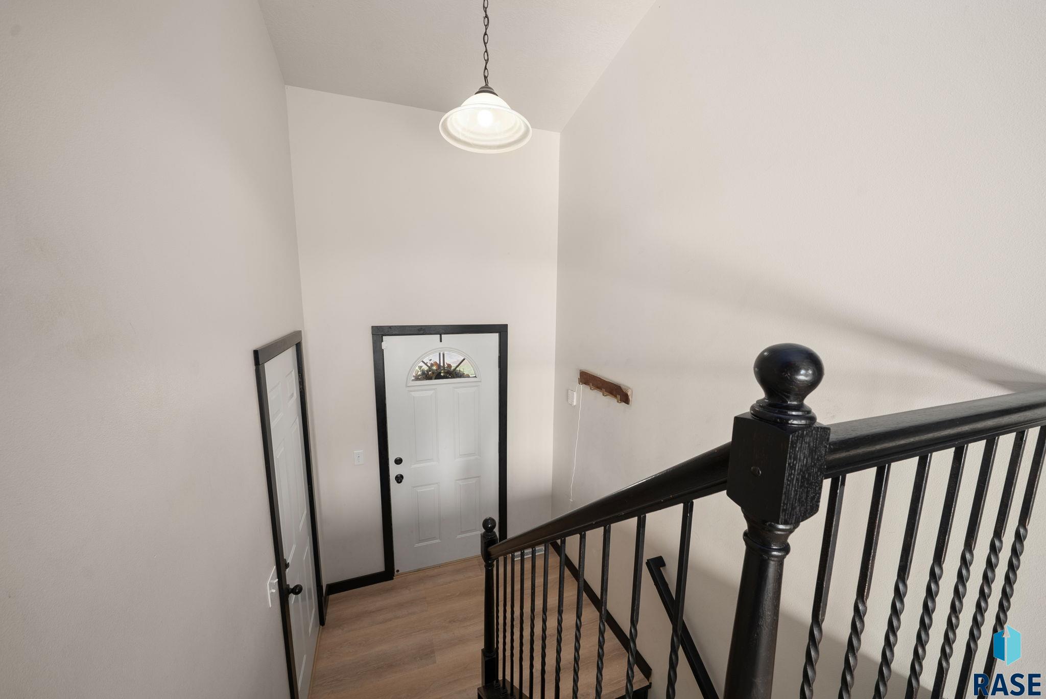 Sioux Falls, South Dakota 57106, United States, 3 Bedrooms Bedrooms, ,2 BathroomsBathrooms,Residential,Pending,213695