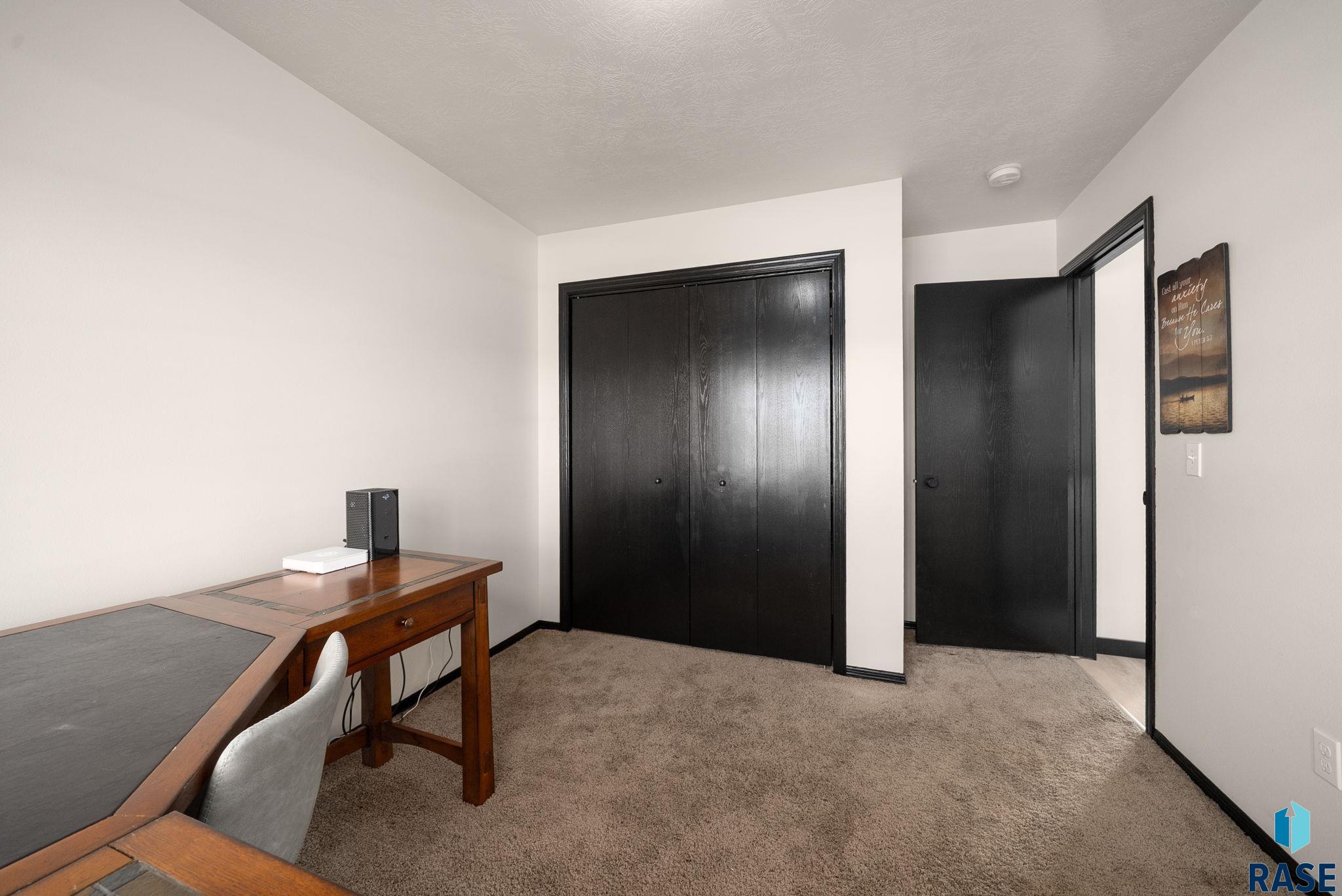 Sioux Falls, South Dakota 57106, United States, 3 Bedrooms Bedrooms, ,2 BathroomsBathrooms,Residential,Pending,213695