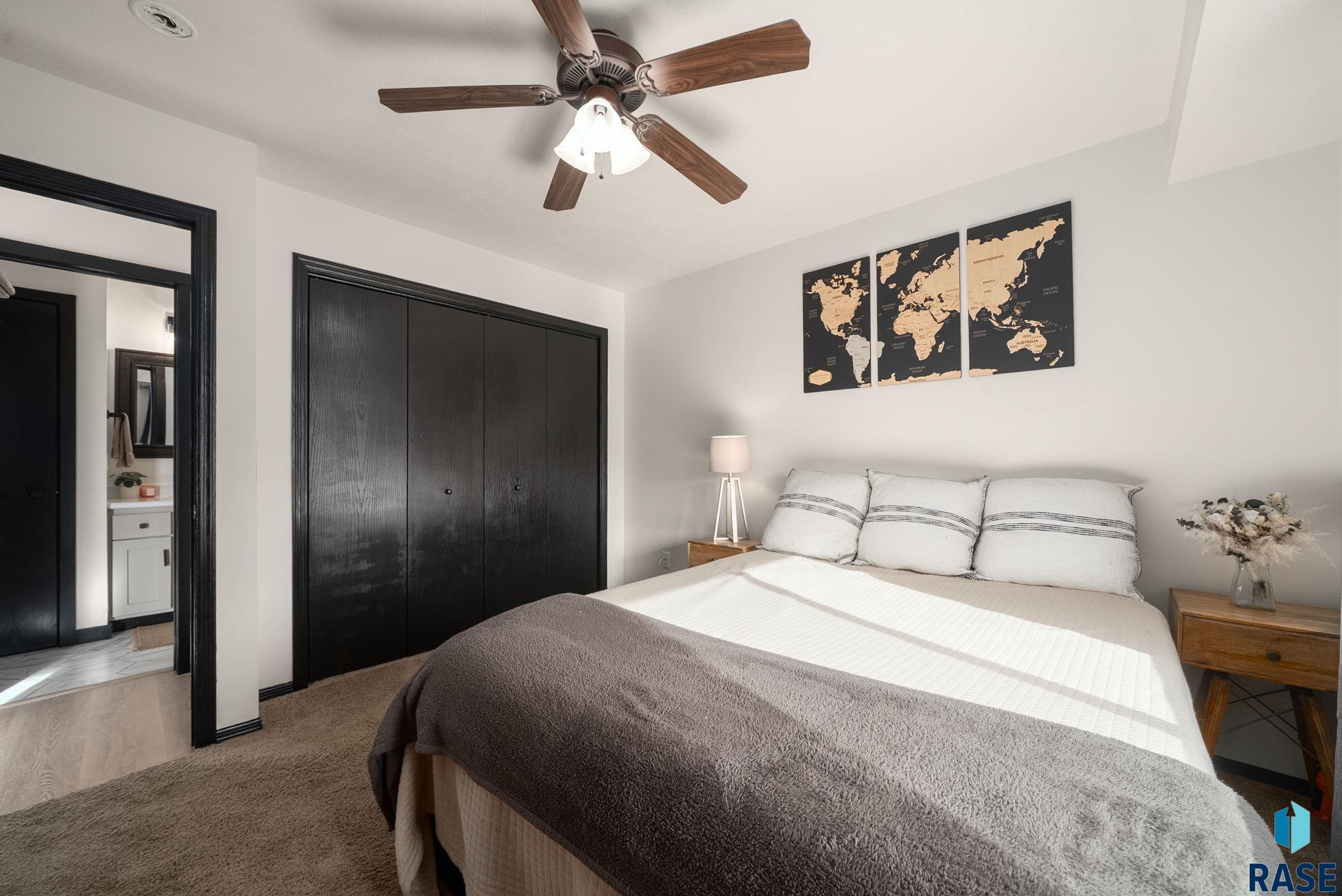 Sioux Falls, South Dakota 57106, United States, 3 Bedrooms Bedrooms, ,2 BathroomsBathrooms,Residential,Pending,213695