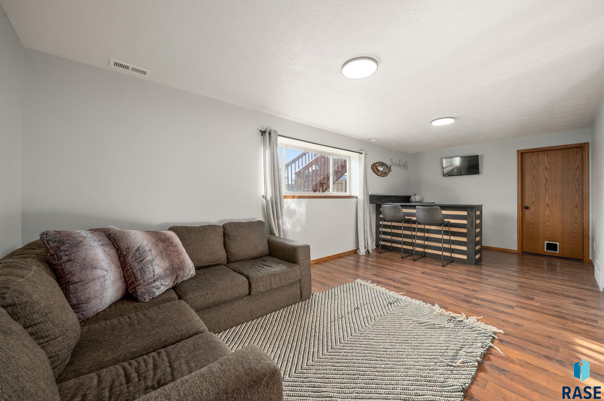 Sioux Falls, South Dakota 57106, United States, 3 Bedrooms Bedrooms, ,2 BathroomsBathrooms,Residential,Pending,213695