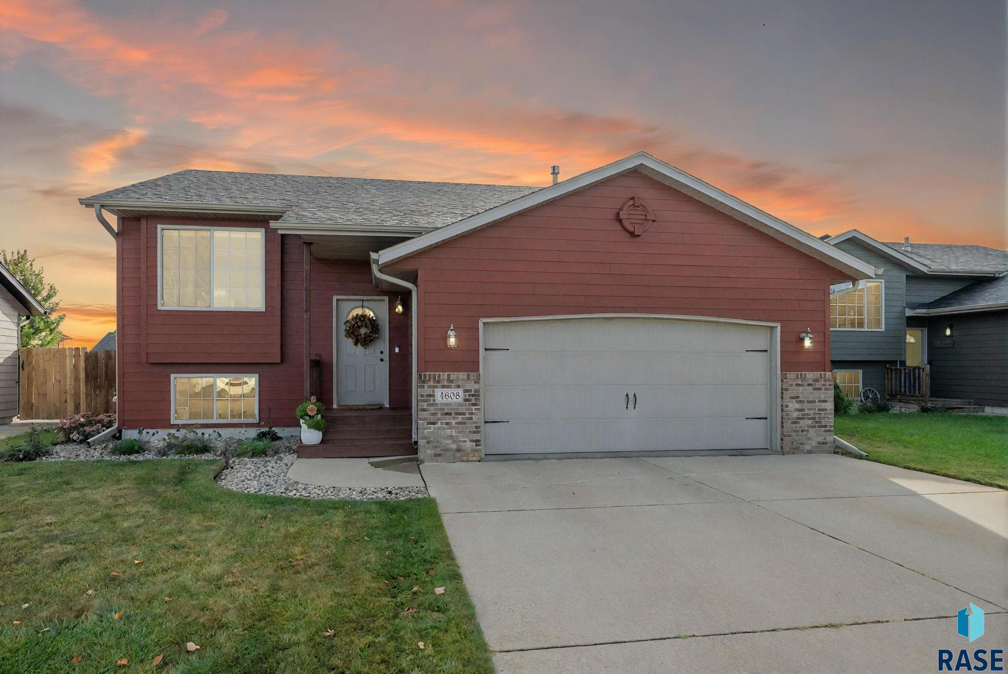Sioux Falls, South Dakota 57106, United States, 3 Bedrooms Bedrooms, ,2 BathroomsBathrooms,Residential,Pending,213695