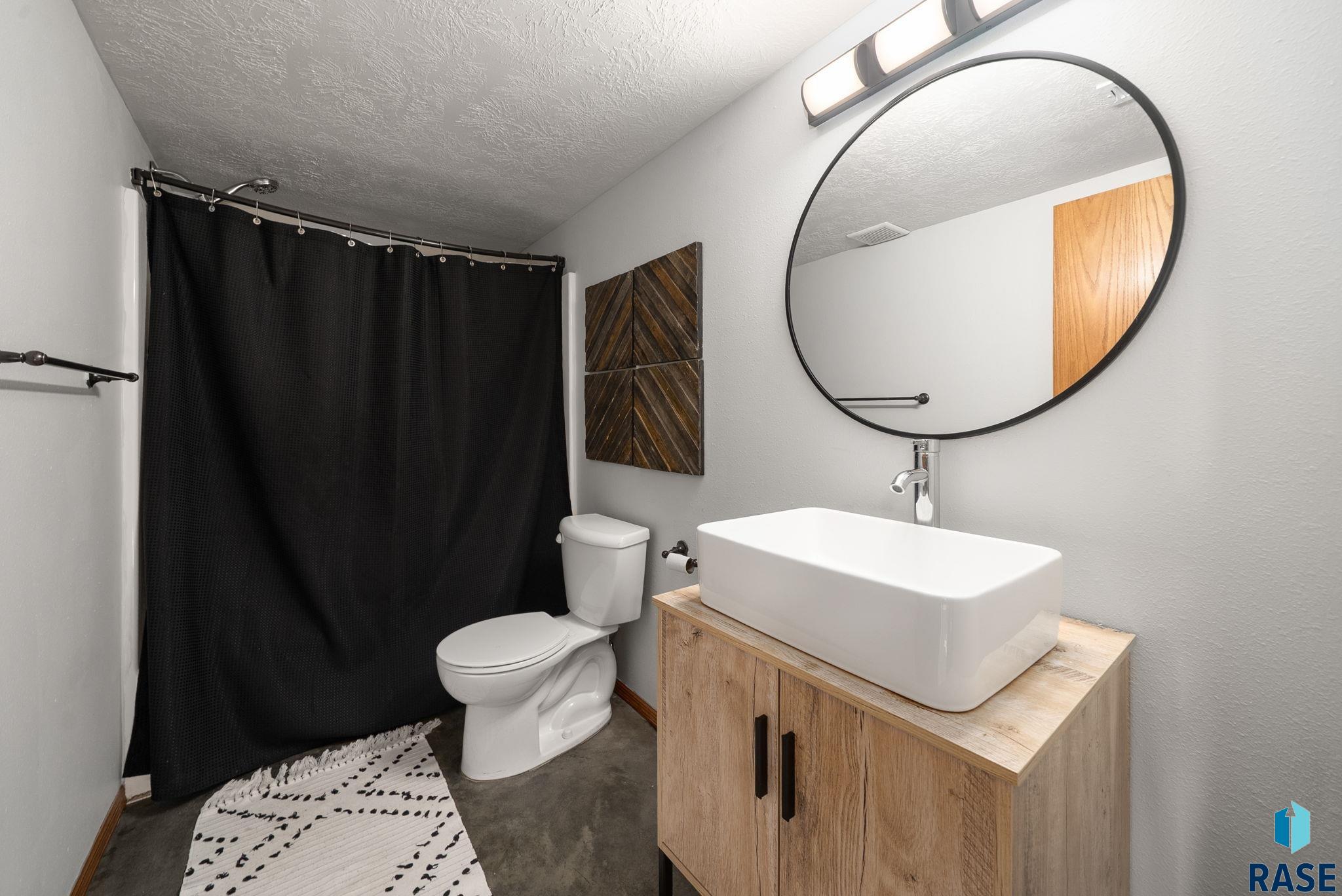 Sioux Falls, South Dakota 57106, United States, 3 Bedrooms Bedrooms, ,2 BathroomsBathrooms,Residential,Pending,213695