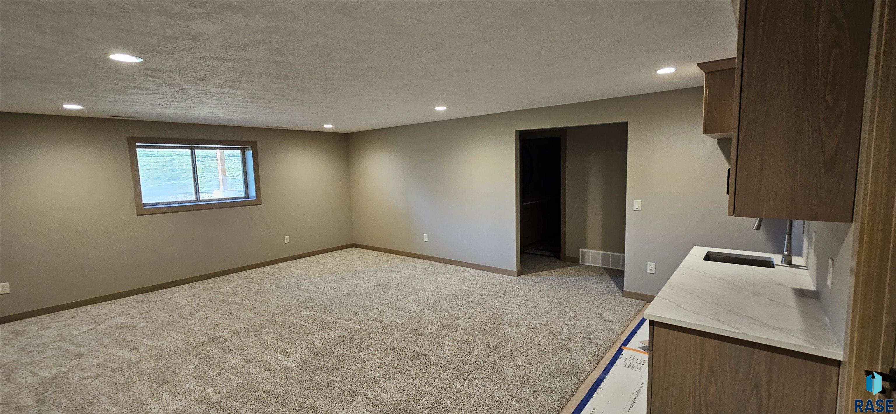 2401 E Joshua Cir Circle, Sioux Falls, South Dakota image 10