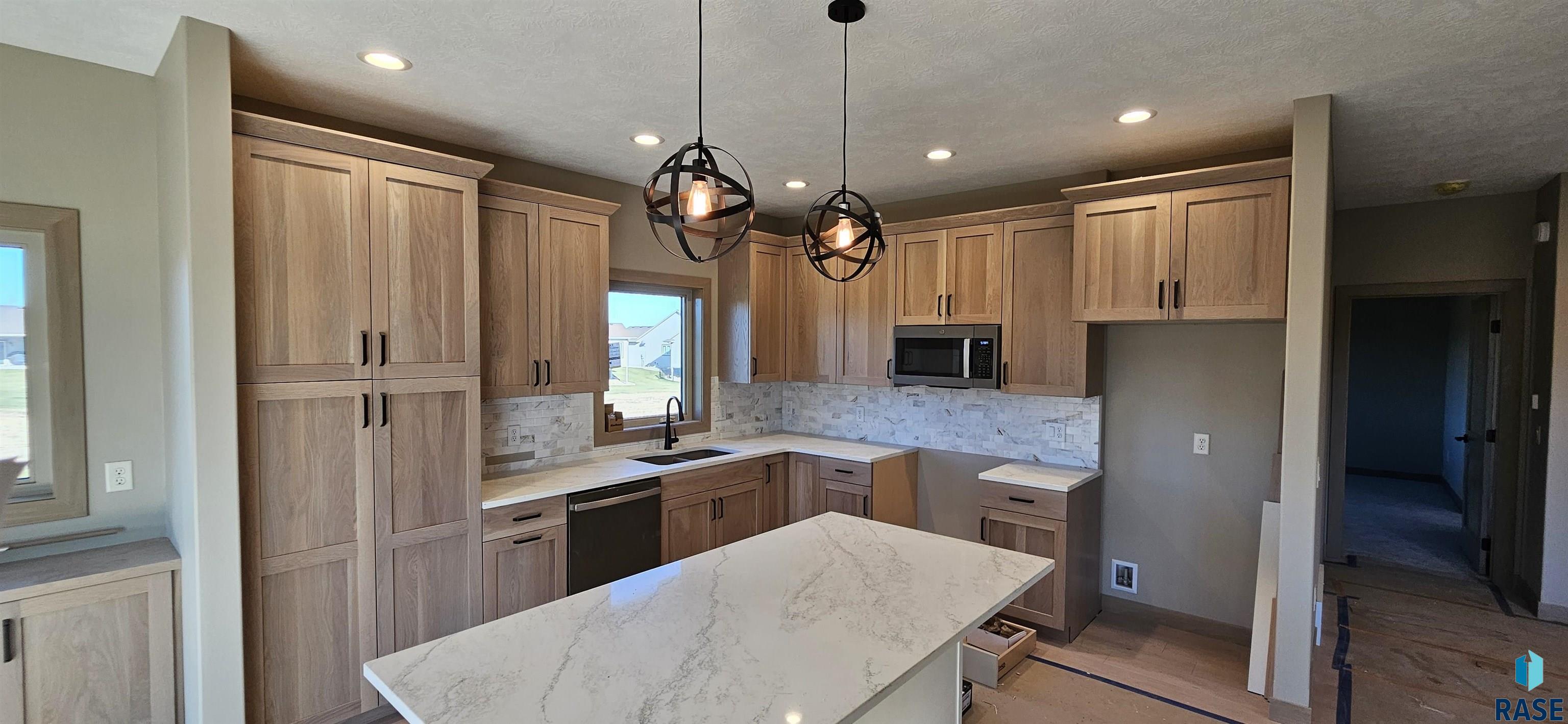 2401 E Joshua Cir Circle, Sioux Falls, South Dakota image 3