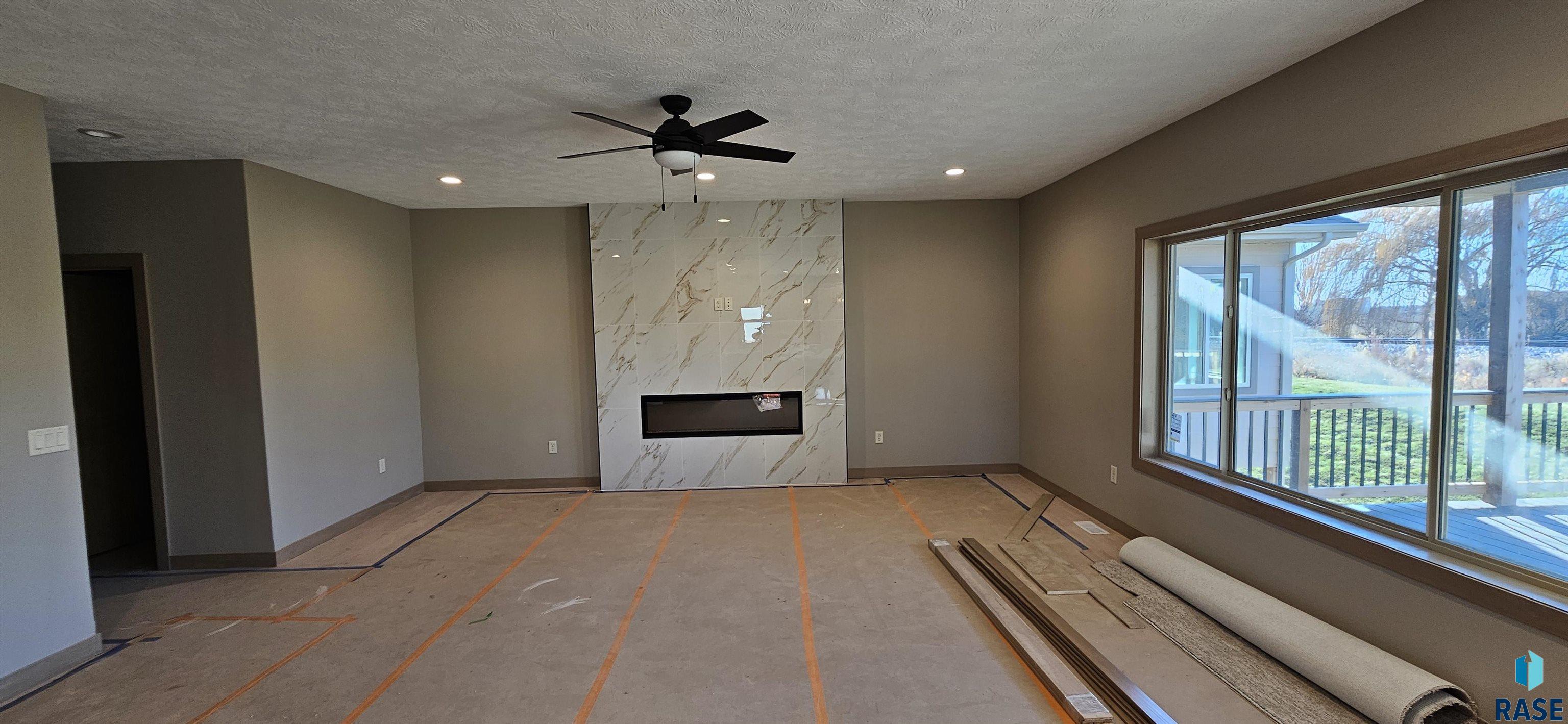 2401 E Joshua Cir Circle, Sioux Falls, South Dakota image 2