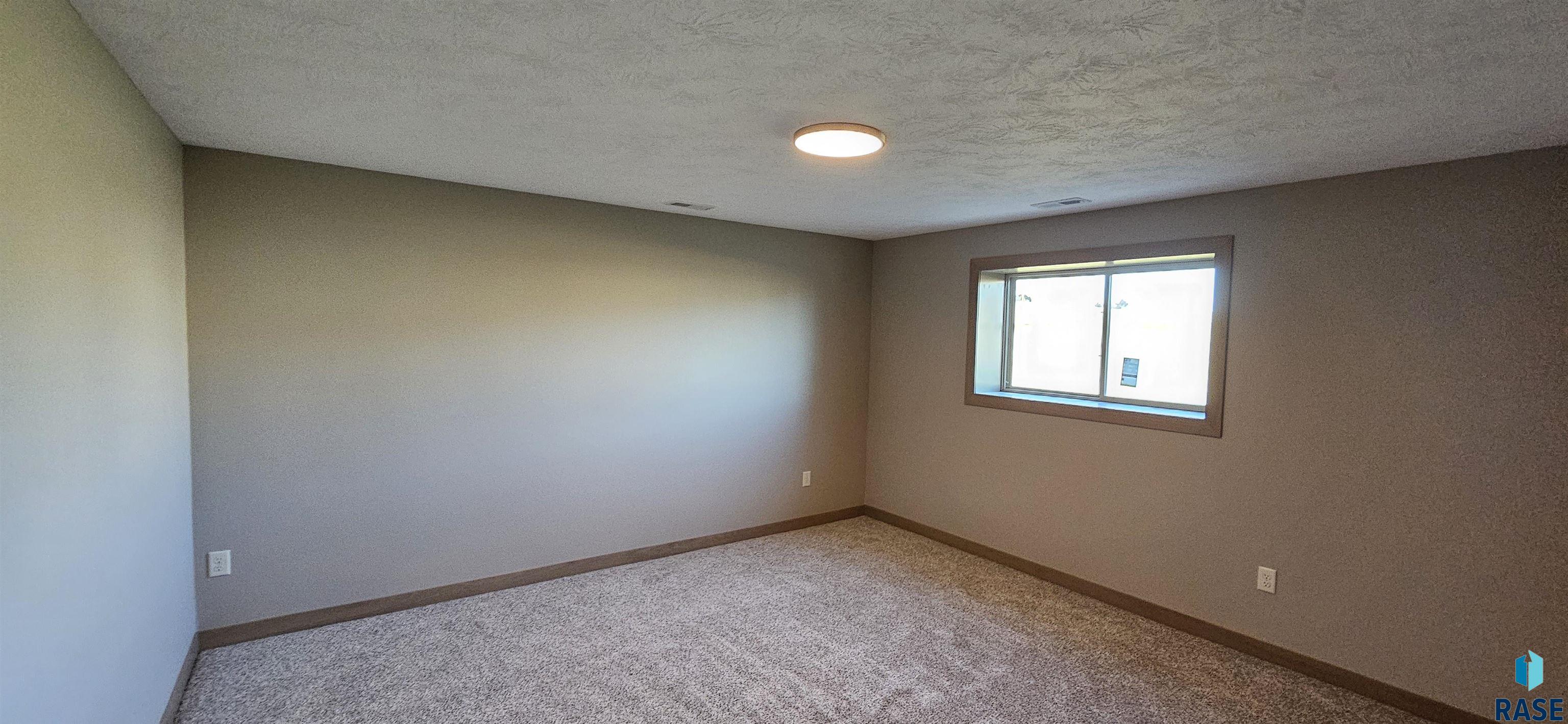 2401 E Joshua Cir Circle, Sioux Falls, South Dakota image 15