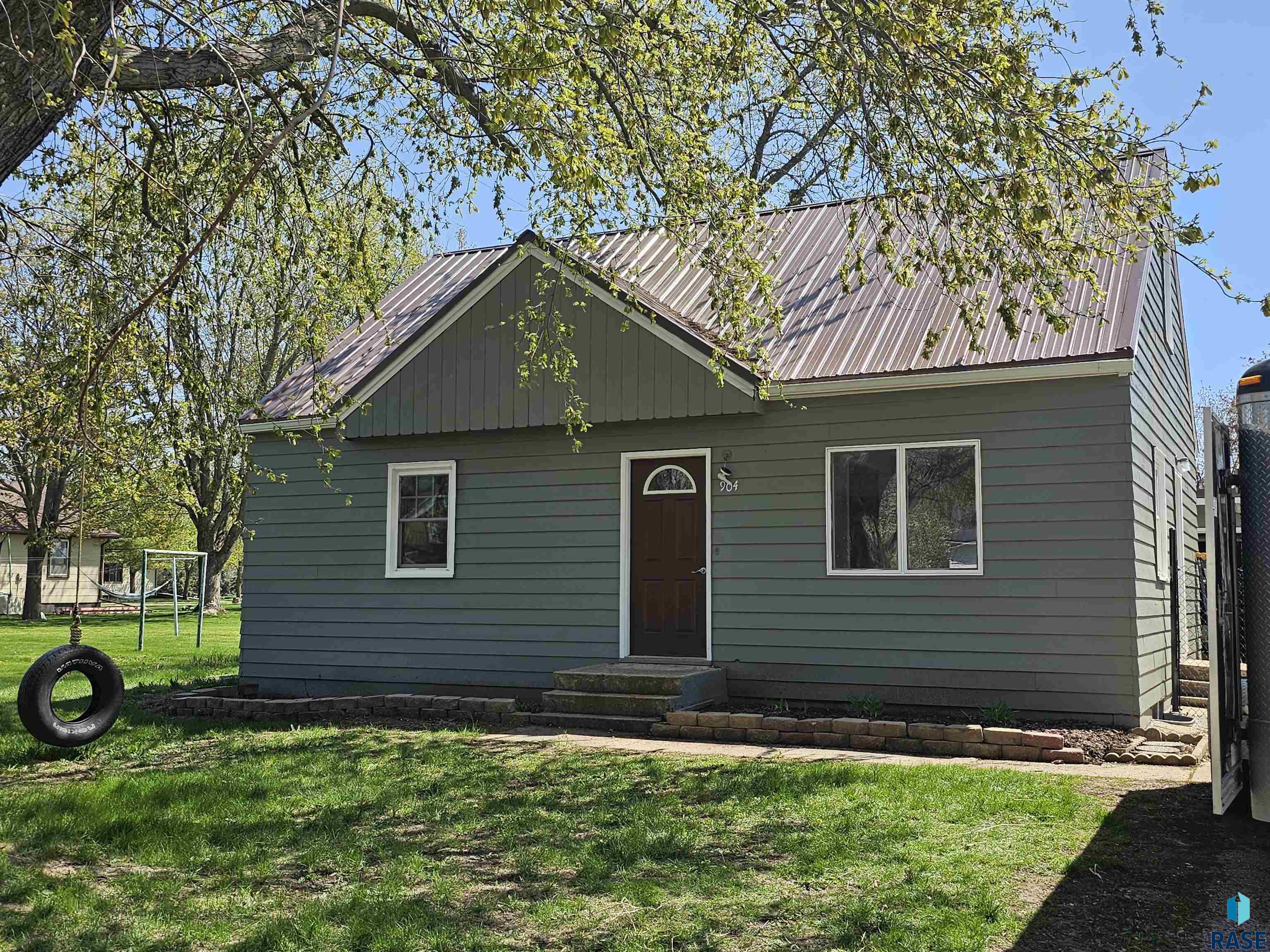 904 6th St Sw Street, Pipestone, New Jersey image 1