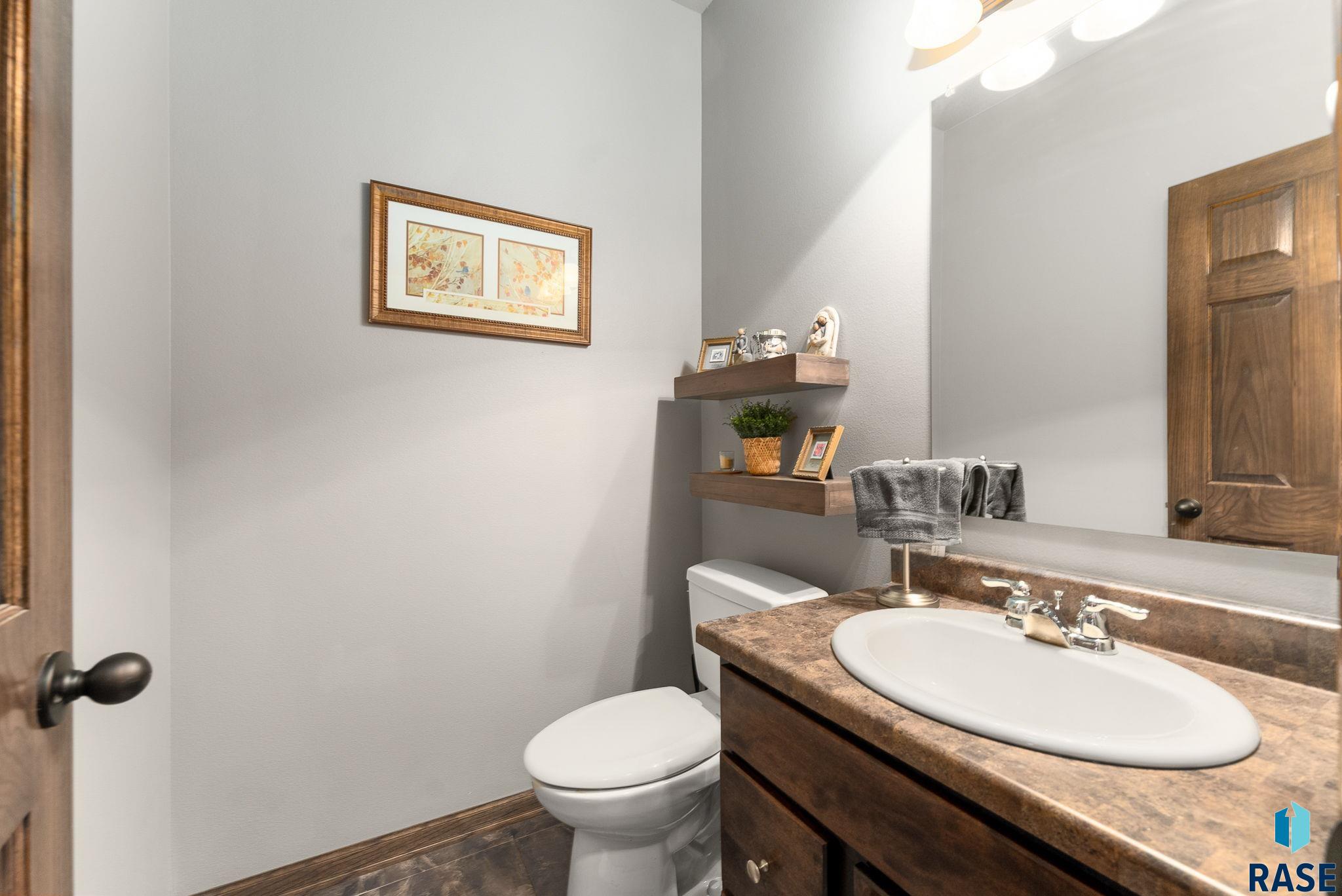 Sioux Falls, South Dakota 57108, United States, 4 Bedrooms Bedrooms, ,2 BathroomsBathrooms,Residential,Contingent,21728