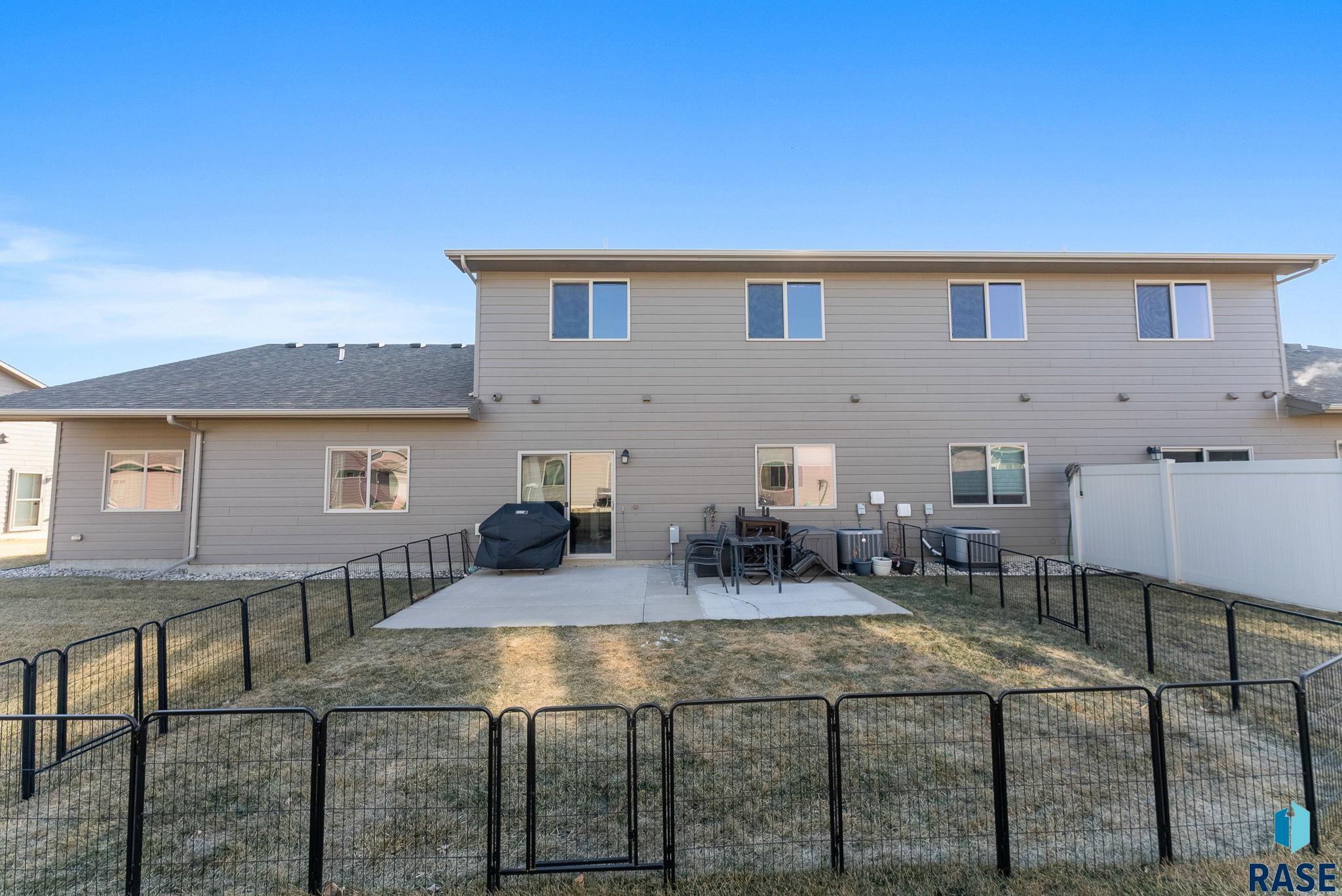 Sioux Falls, South Dakota 57108, United States, 4 Bedrooms Bedrooms, ,2 BathroomsBathrooms,Residential,Contingent,21728