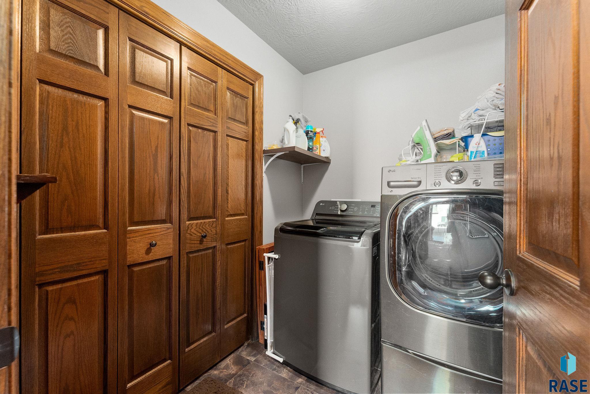 Sioux Falls, South Dakota 57108, United States, 4 Bedrooms Bedrooms, ,2 BathroomsBathrooms,Residential,Contingent,21728