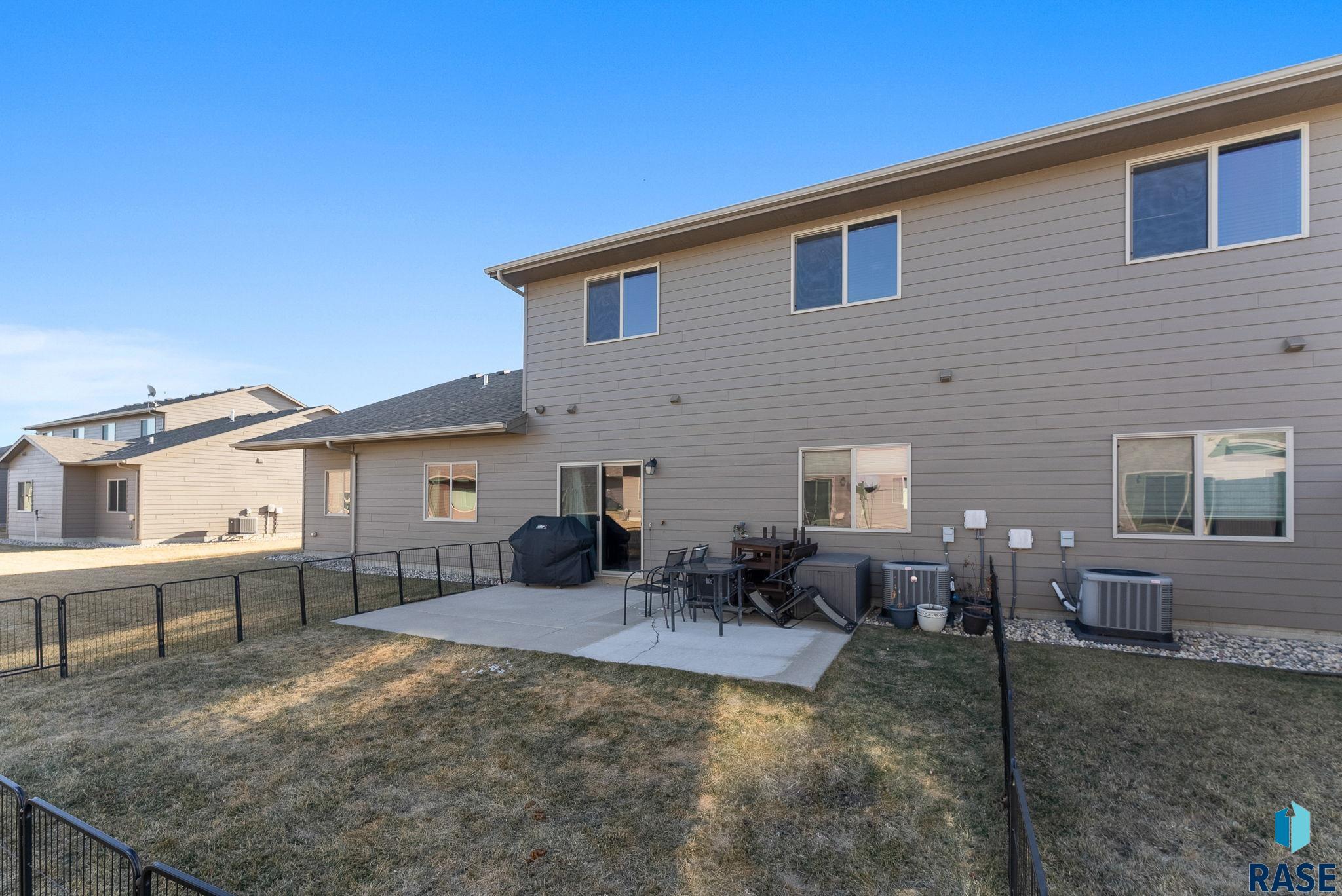 Sioux Falls, South Dakota 57108, United States, 4 Bedrooms Bedrooms, ,2 BathroomsBathrooms,Residential,Contingent,21728