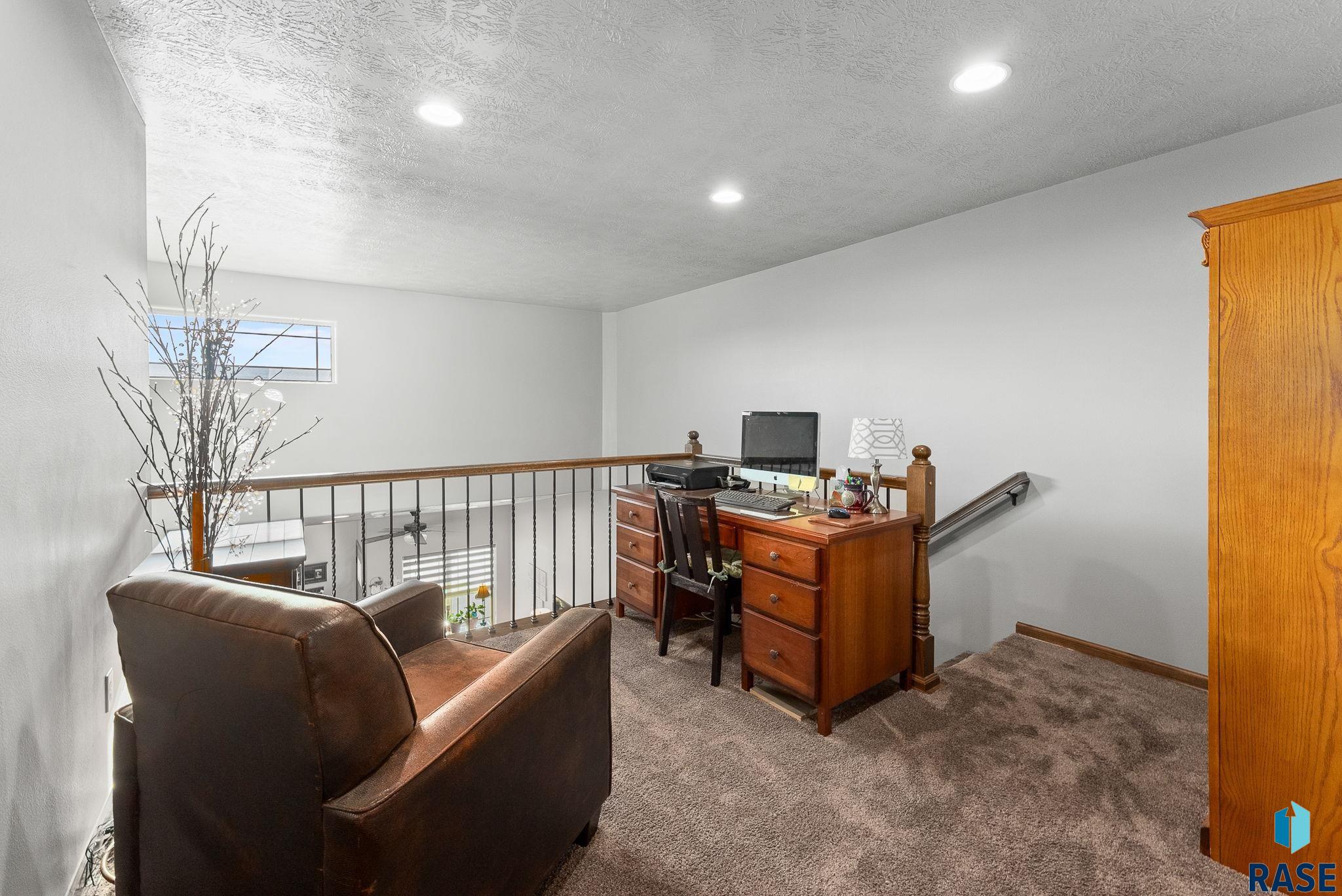 Sioux Falls, South Dakota 57108, United States, 4 Bedrooms Bedrooms, ,2 BathroomsBathrooms,Residential,Contingent,21728