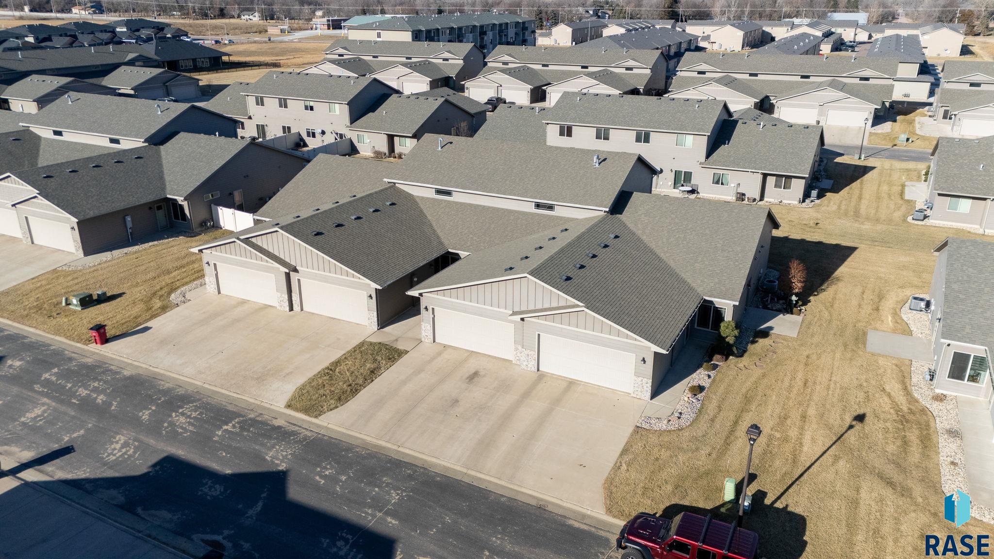 Sioux Falls, South Dakota 57108, United States, 4 Bedrooms Bedrooms, ,2 BathroomsBathrooms,Residential,Contingent,21728