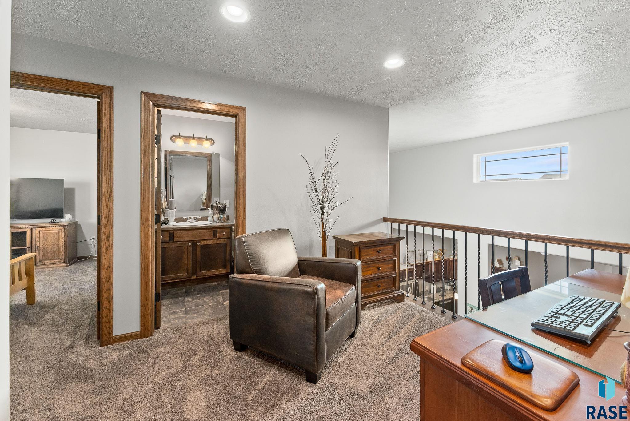 Sioux Falls, South Dakota 57108, United States, 4 Bedrooms Bedrooms, ,2 BathroomsBathrooms,Residential,Contingent,21728